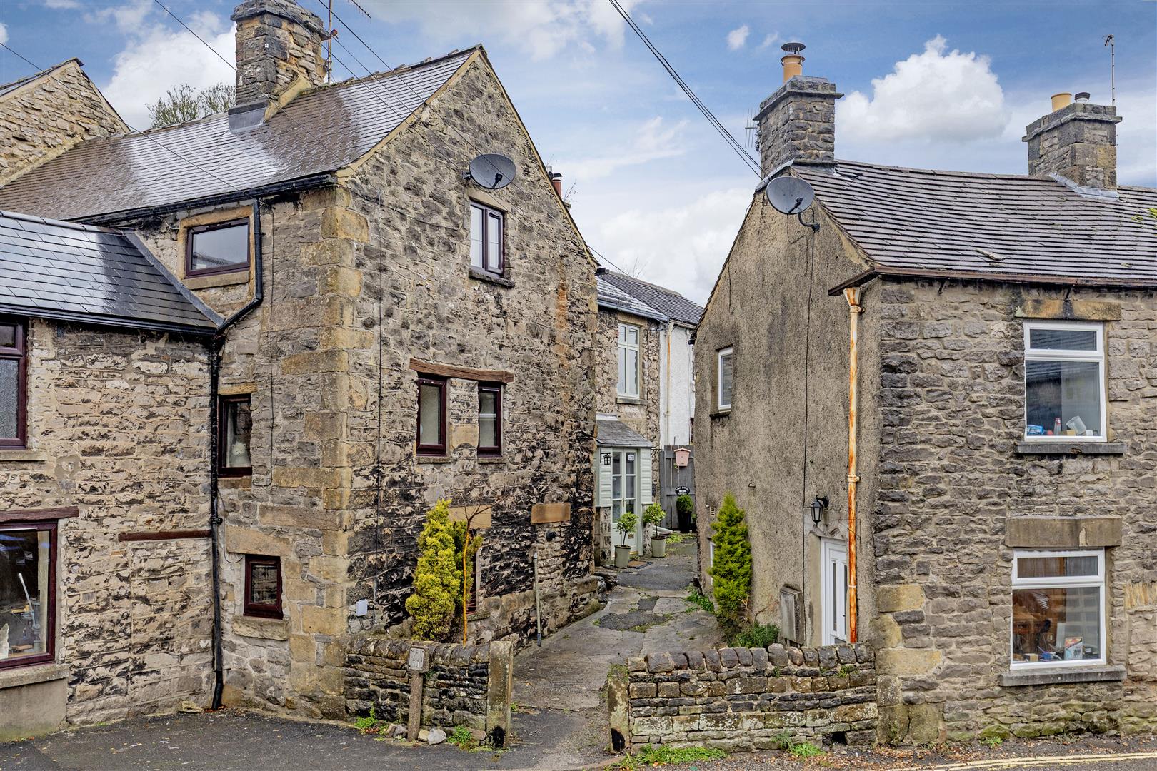 2, Town Bottom, Bradwell, Hope Valley, S33 9JU