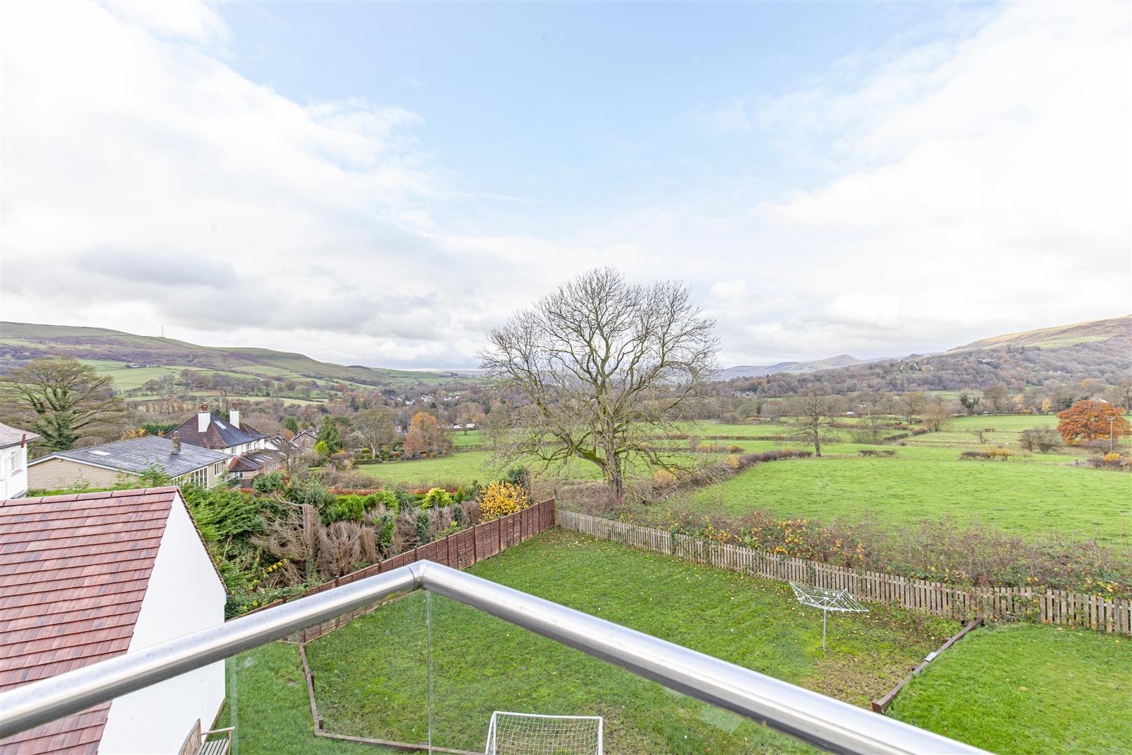 Larkrise, Saltergate Lane, Bamford, Hope Valley, S33 0BE