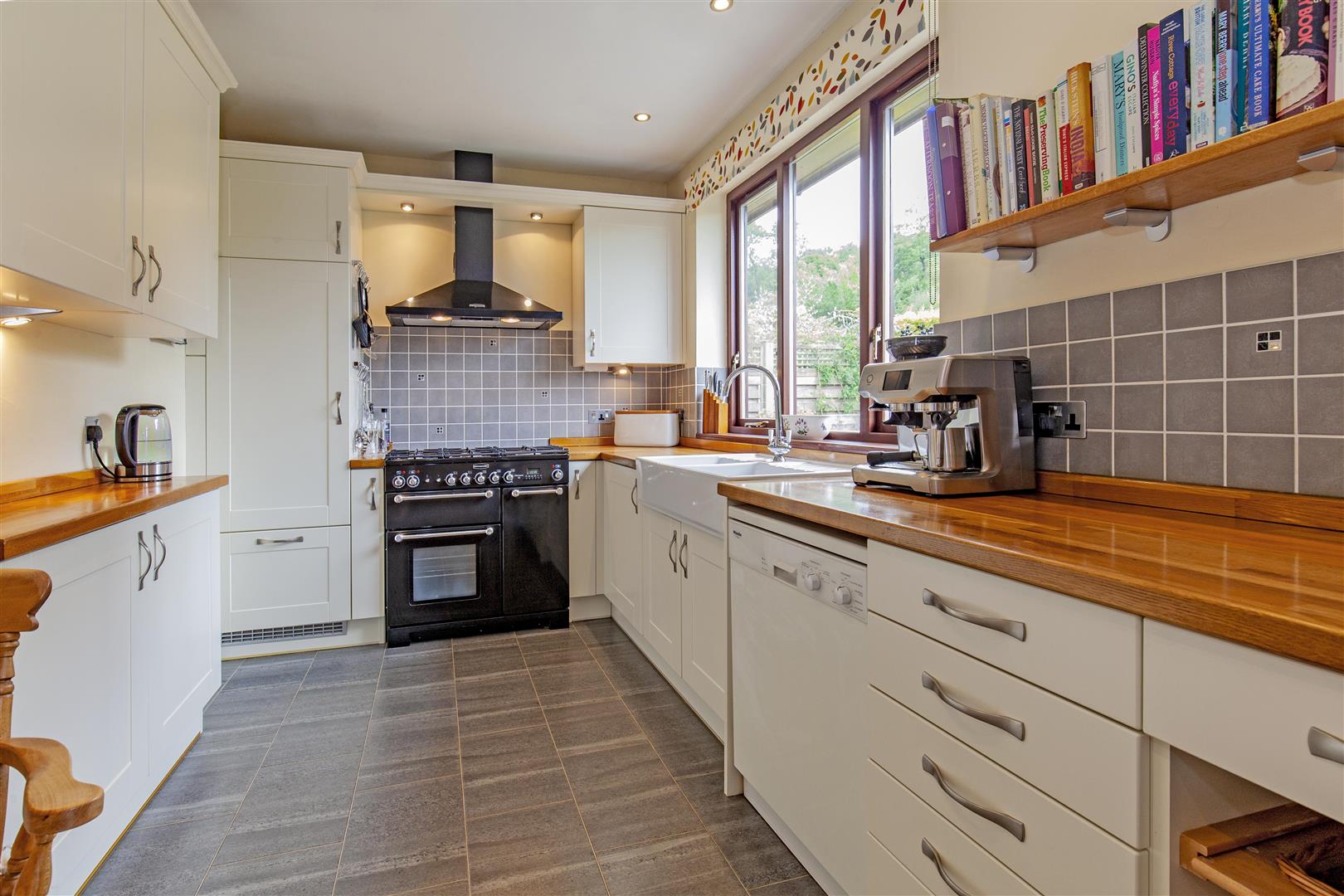 16, Lowside Close, Calver, Hope Valley, Derbyshire, S32 3WZ