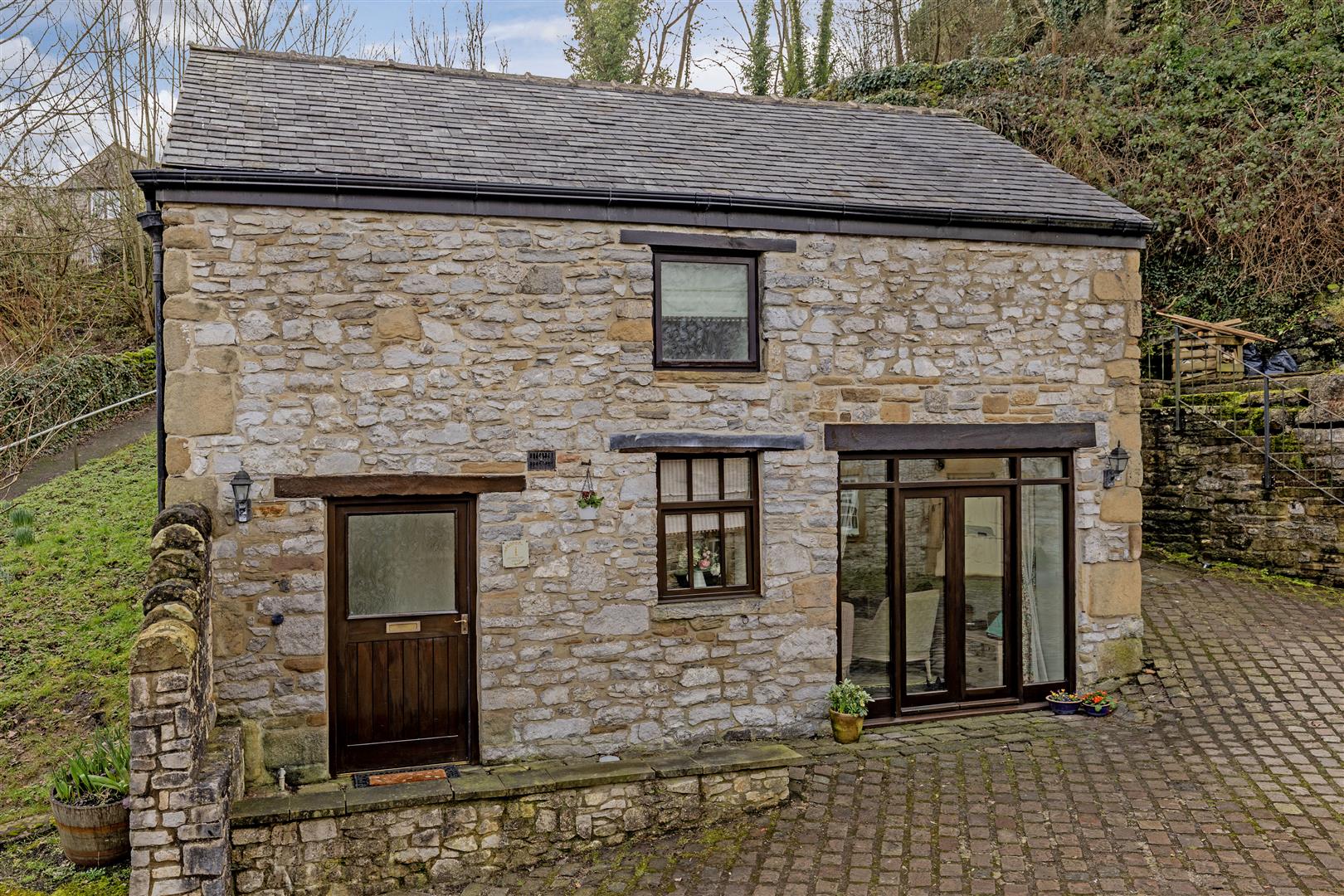 1 Royal Oak Mews, The Dale, Stoney Middleton, Hope Valley, S32 4TE