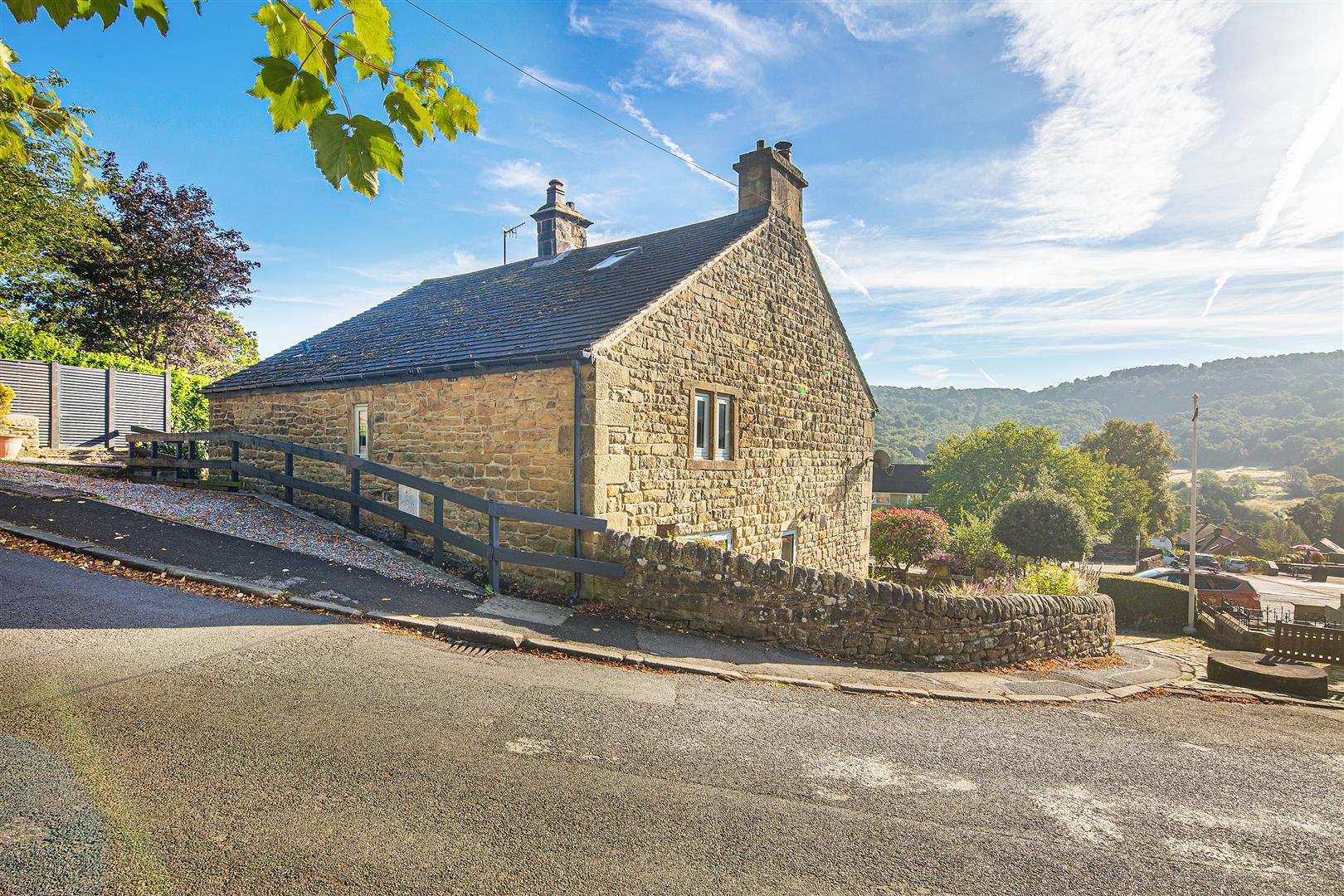 1, The Green, Grindleford, Hope Valley, S32 2HH