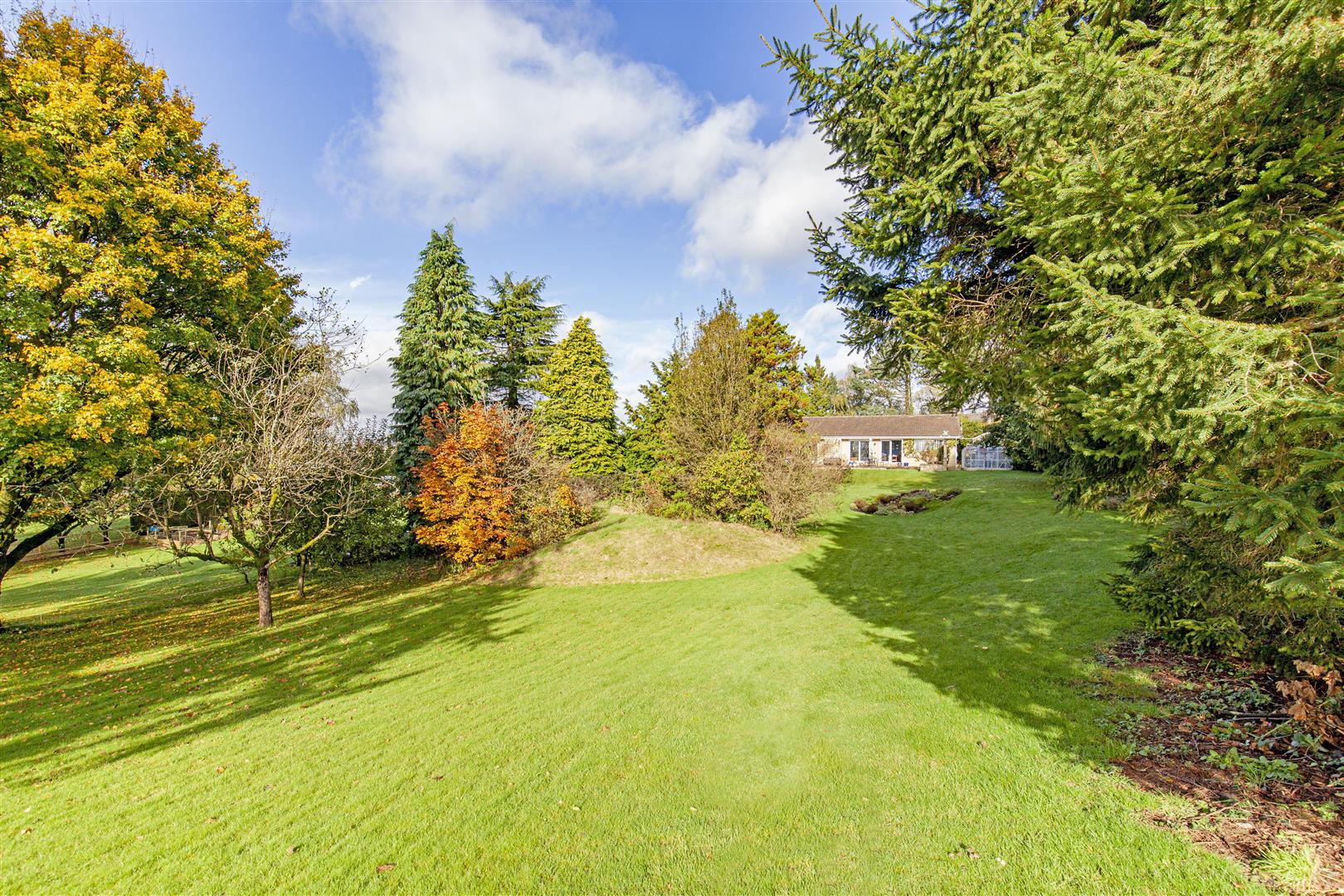 Heatherfield, Bar Road, Curbar, Hope Valley, S32 3YB