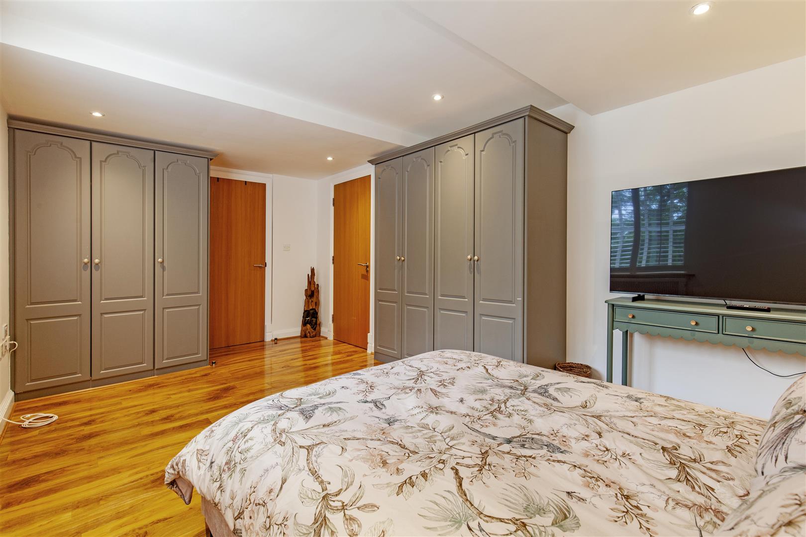 6 Ladybower Lodge, Ashopton Road, Bamford, S33 0BY