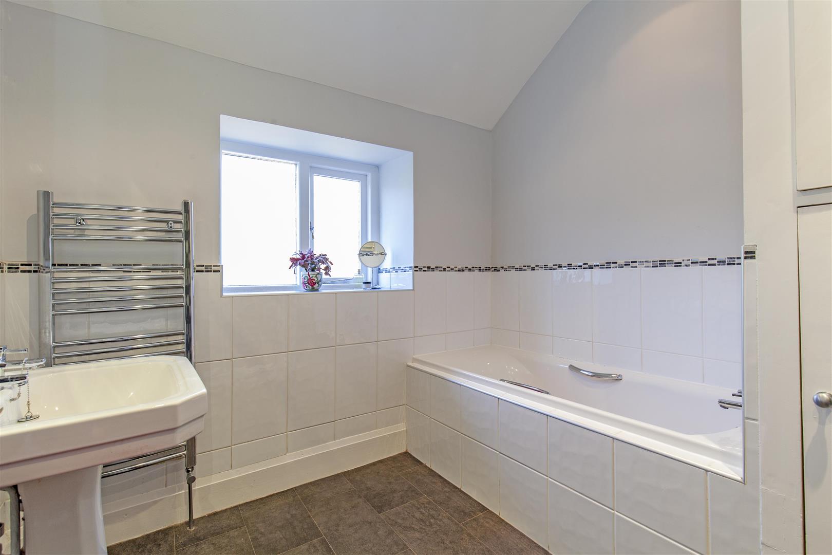 Heywood House, Main Road, Grindleford, Hope Valley, S32 2JN