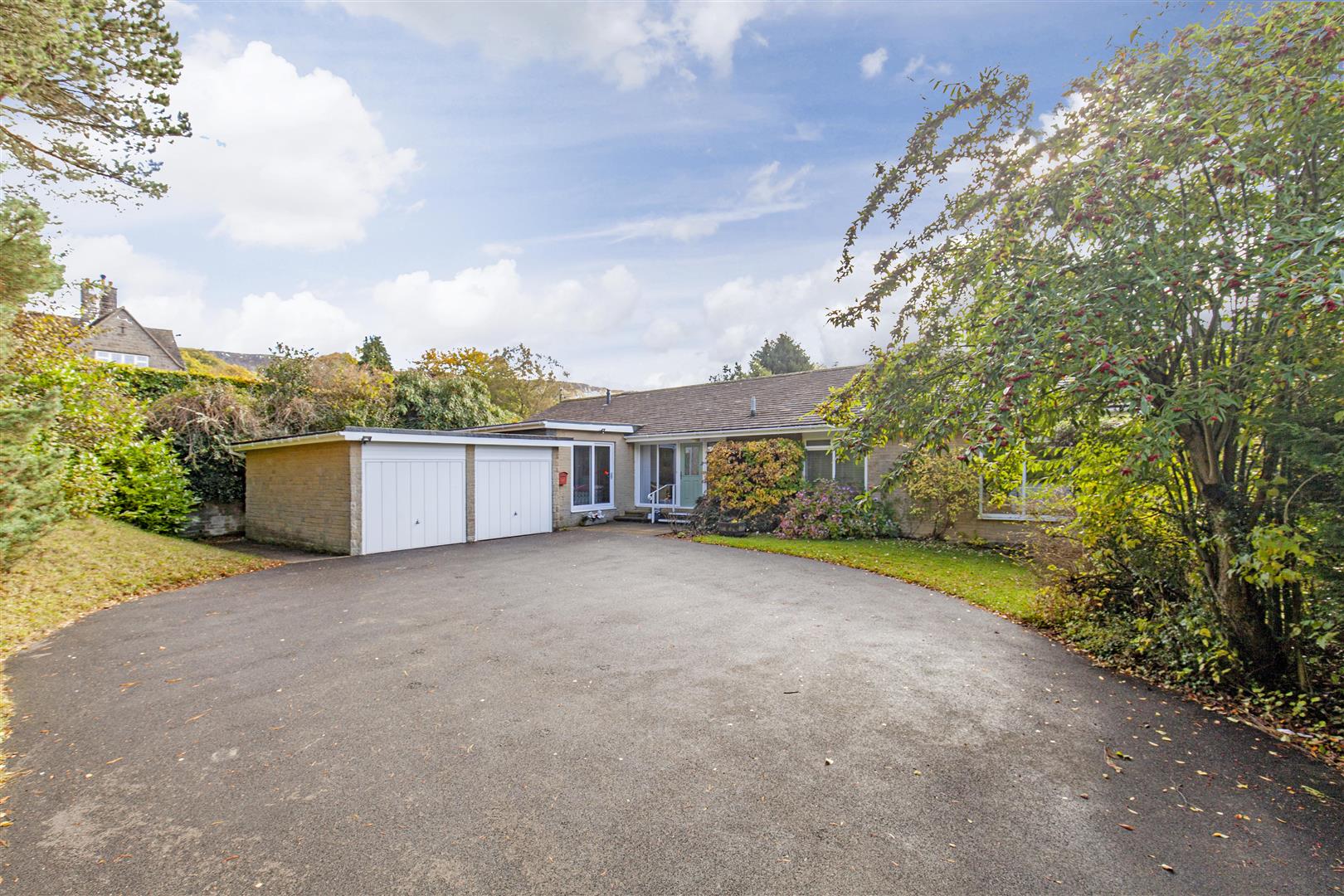Heatherfield, Bar Road, Curbar, Hope Valley, S32 3YB