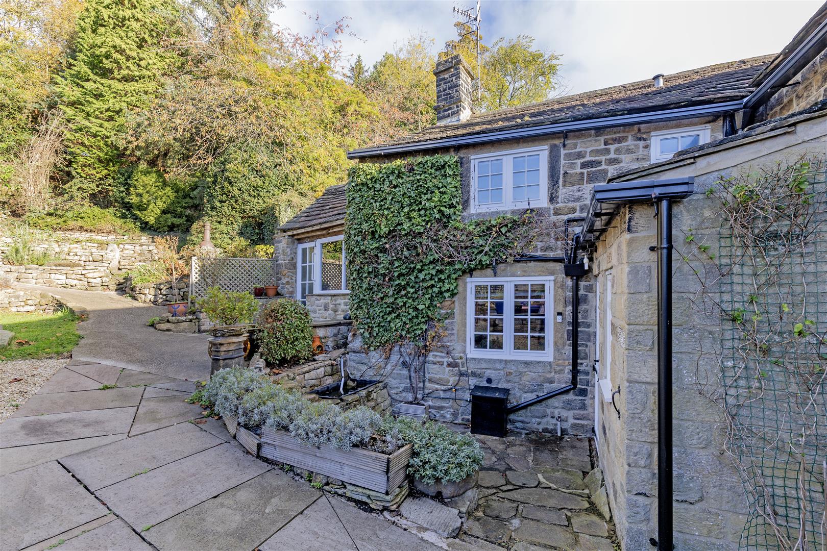 1 Millers Bank, School Lane, Hathersage, S32 1BZ