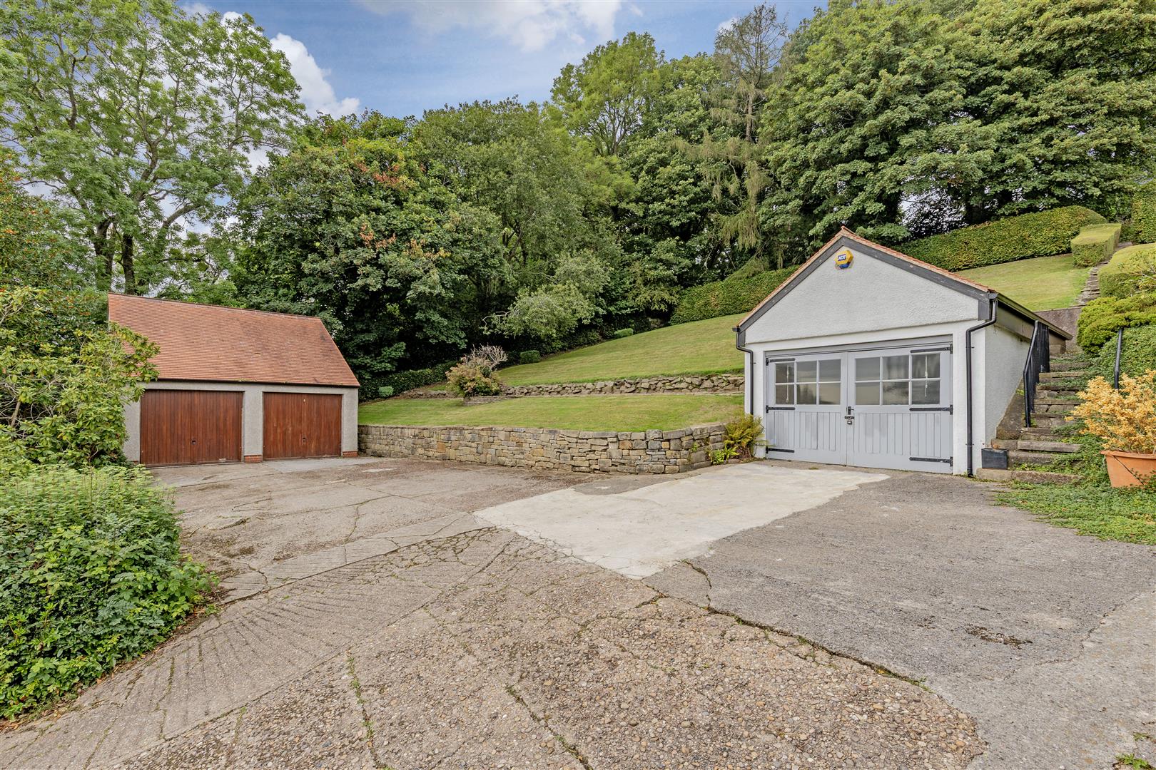 Cotefield, Sheffield Road, Hathersage, Hope Valley, S32 1DA