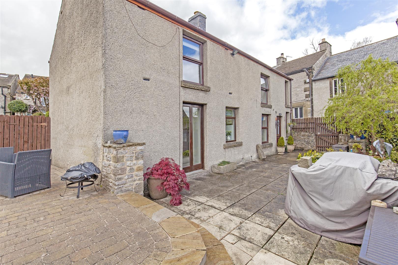 Roslyn, Smithy Hill, Bradwell, Hope Valley, S33 9JR