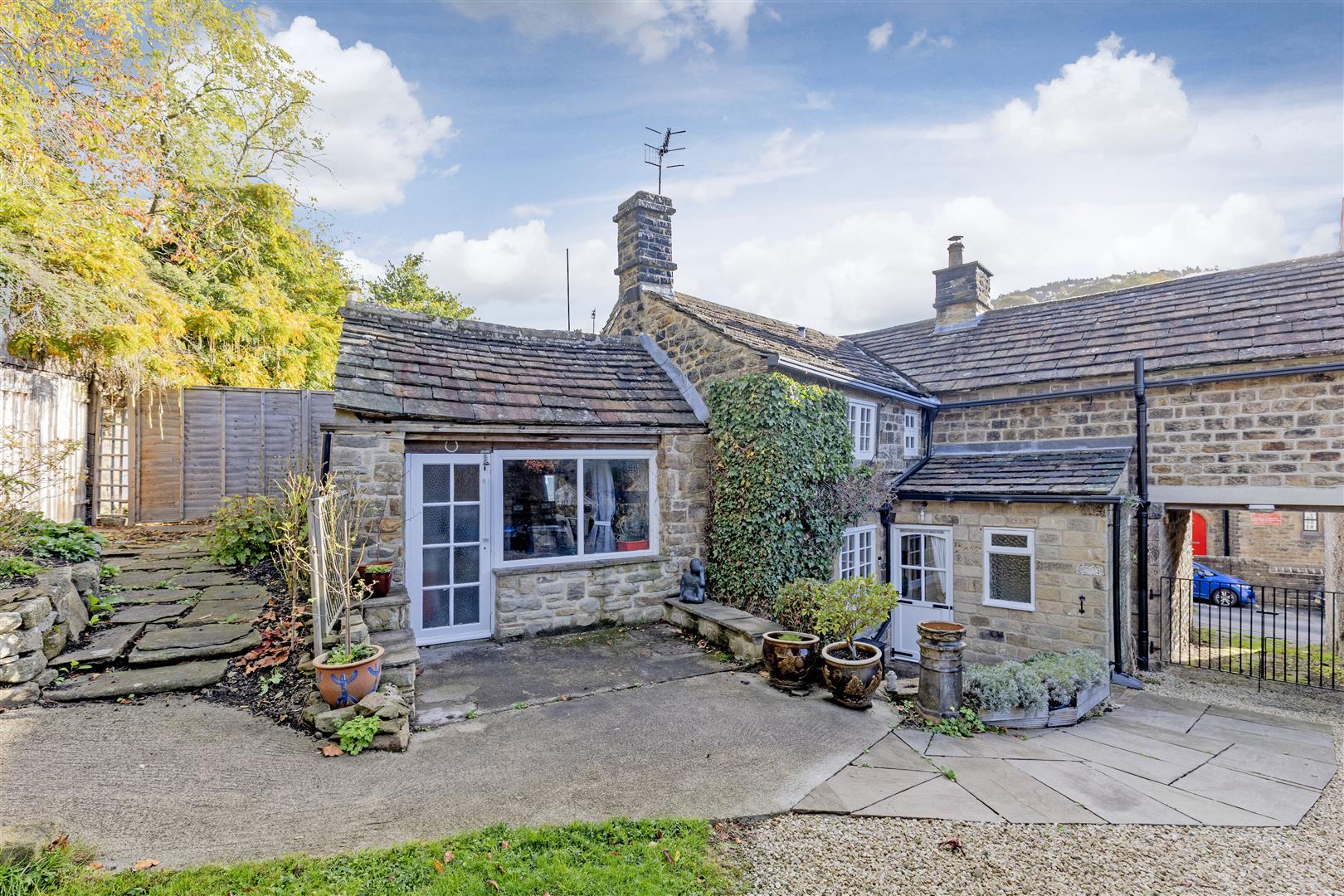 1 Millers Bank, School Lane, Hathersage, S32 1BZ
