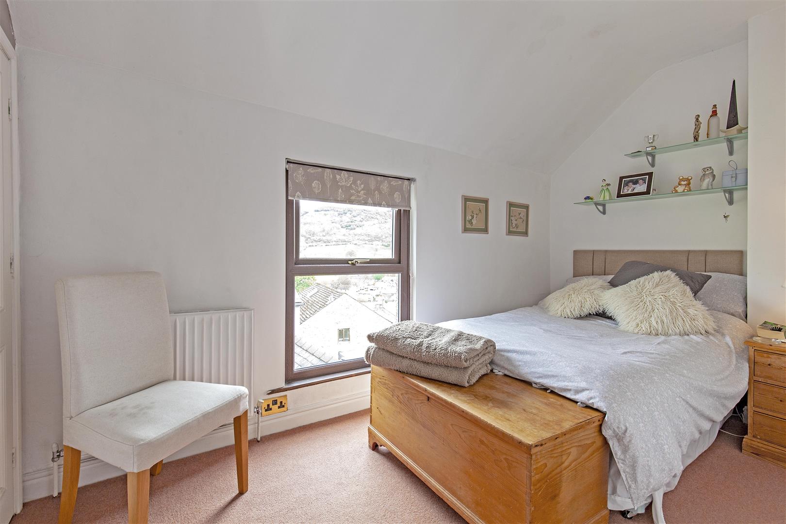 Roslyn, Smithy Hill, Bradwell, Hope Valley, S33 9JR