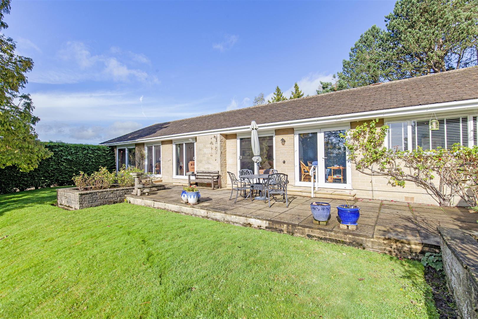Heatherfield, Bar Road, Curbar, Hope Valley, S32 3YB