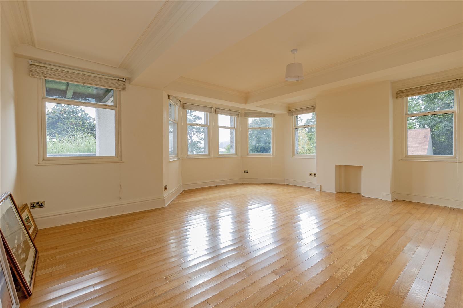 Cotefield, Sheffield Road, Hathersage, Hope Valley, S32 1DA