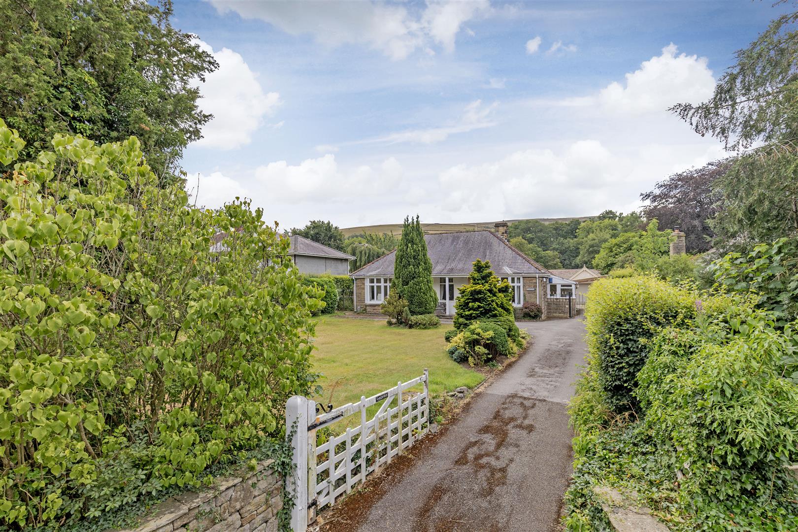 Larchfield, Mytham Bridge, Bamford, Hope Valley, S33 0EA