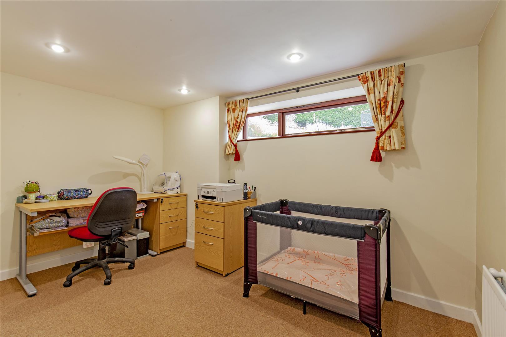 16, Lowside Close, Calver, Hope Valley, Derbyshire, S32 3WZ