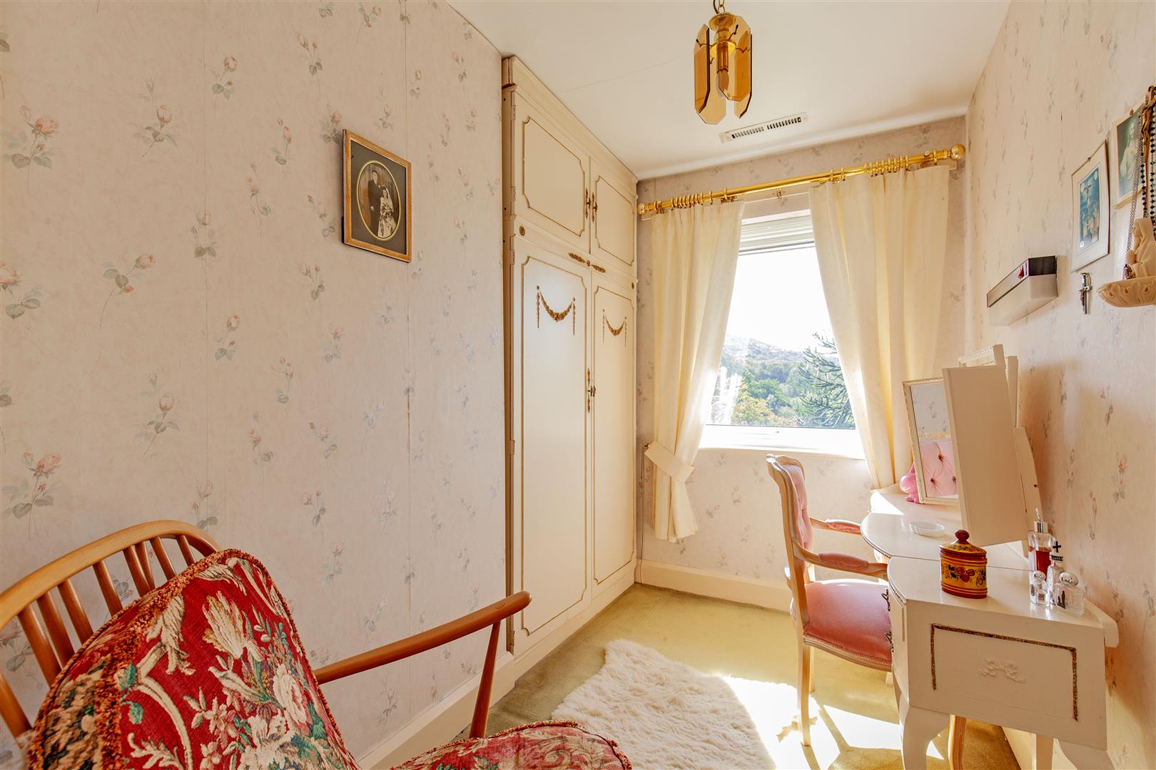 Strebor House, 4 St. Helens Croft, Grindleford, Hope Valley, S32 2JG