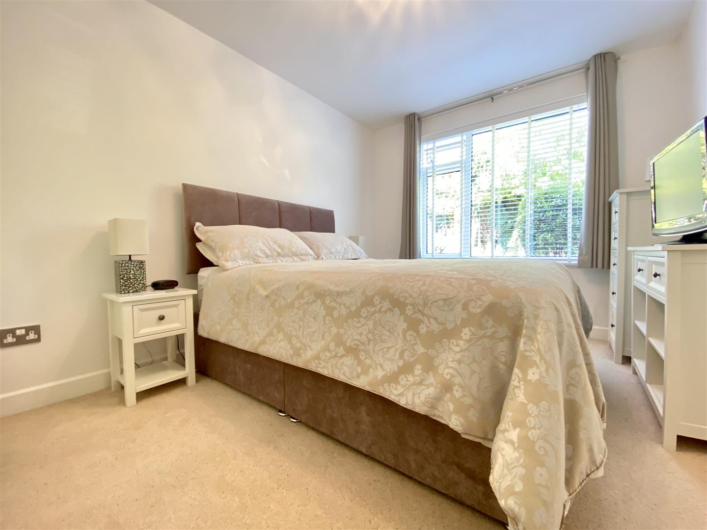 Ty Bryn, West Lees Road, Bamford, Hope Valley, S33 0BT