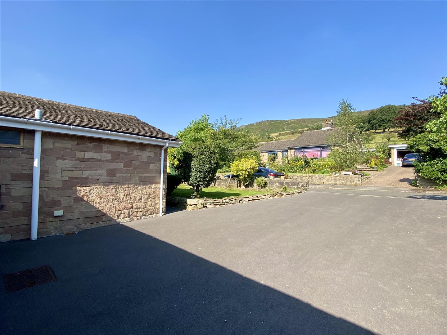 Ty Bryn, West Lees Road, Bamford, Hope Valley, S33 0BT