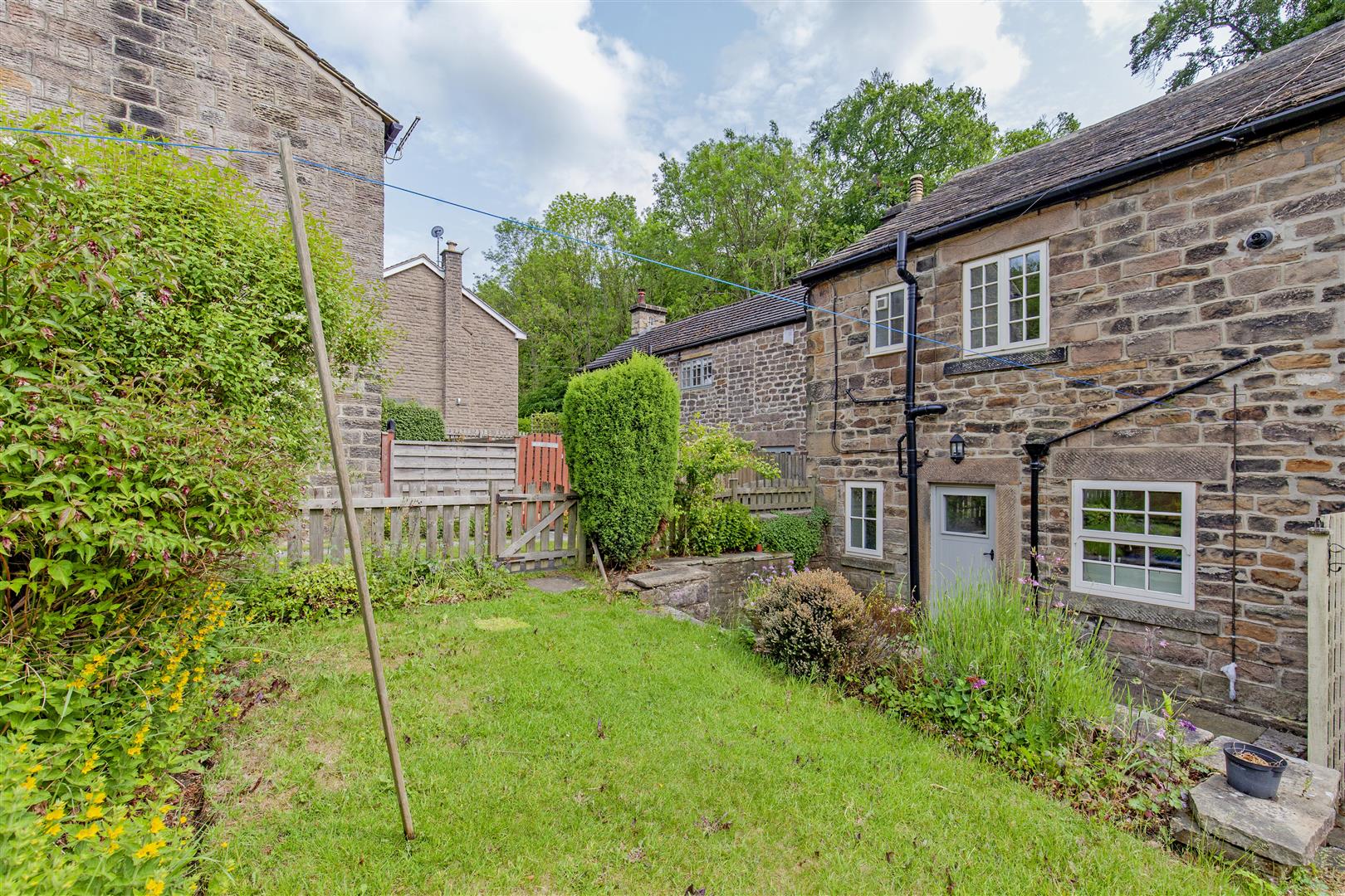 3 Millstone Cottages, The Dale, Hathersage, Hope Valley, S32 1AQ