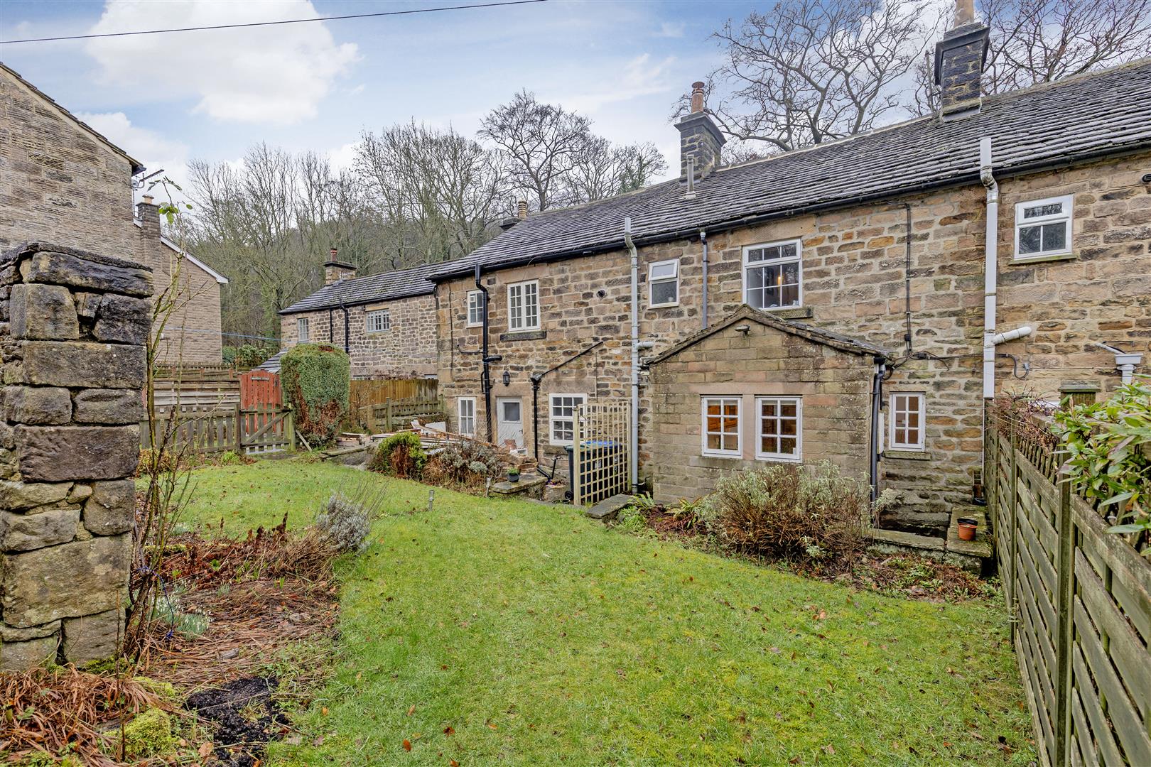 2 Millstone Cottages, The Dale, Hathersage, Hope Valley, S32 1AQ