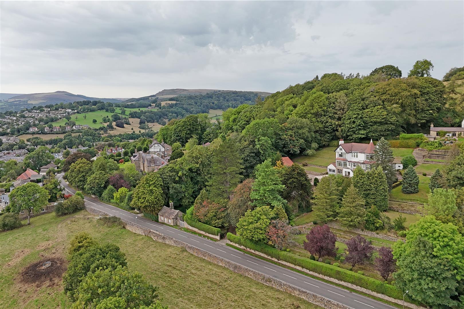 Cotefield, Sheffield Road, Hathersage, Hope Valley, S32 1DA