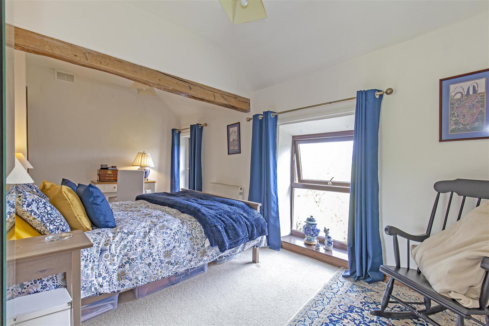 Roslyn, Smithy Hill, Bradwell, Hope Valley, S33 9JR