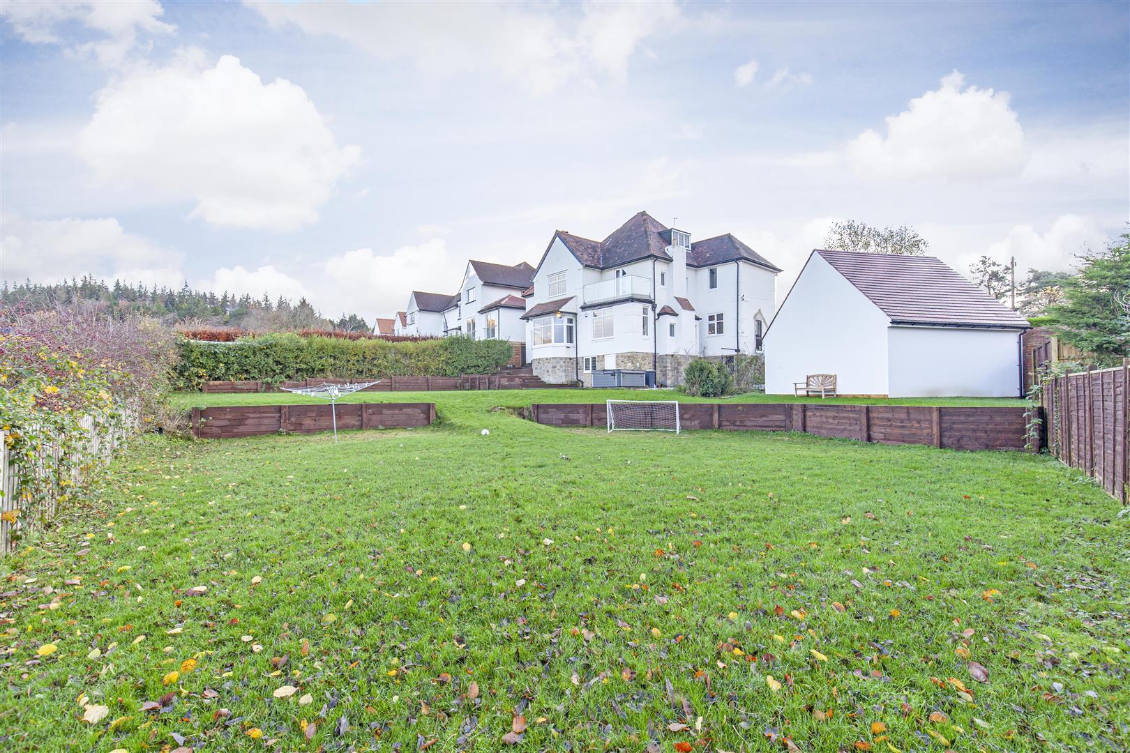 Larkrise, Saltergate Lane, Bamford, Hope Valley, S33 0BE
