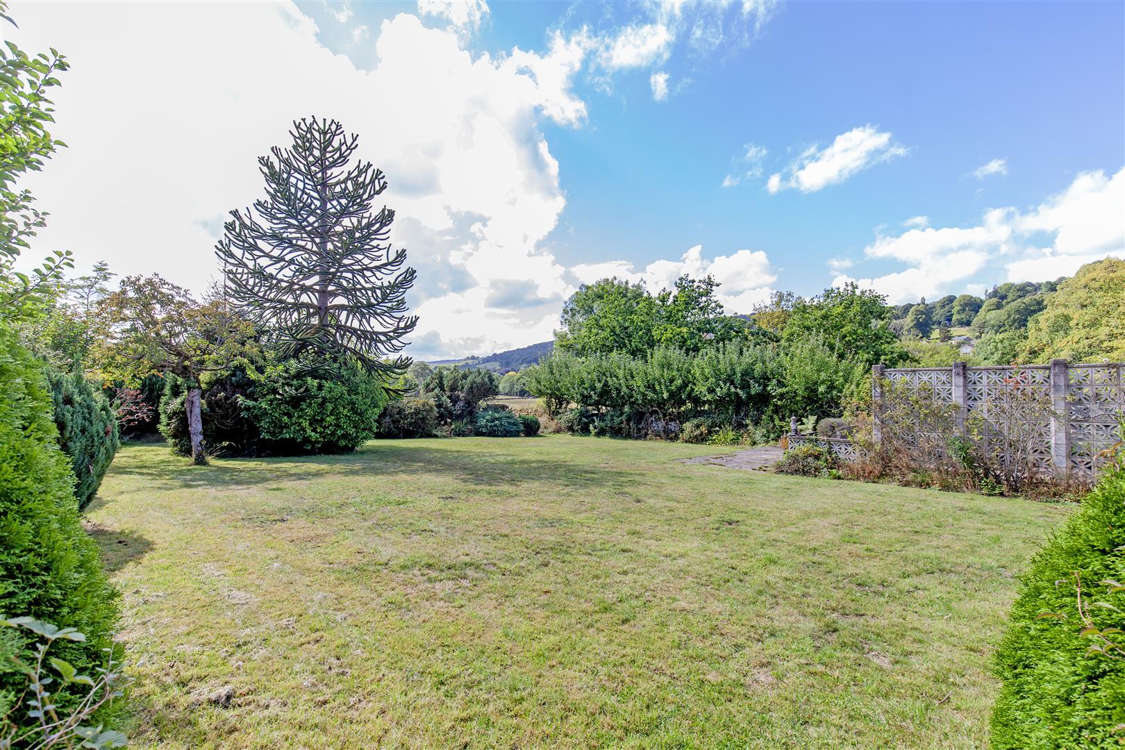 Strebor House, 4 St. Helens Croft, Grindleford, Hope Valley, S32 2JG