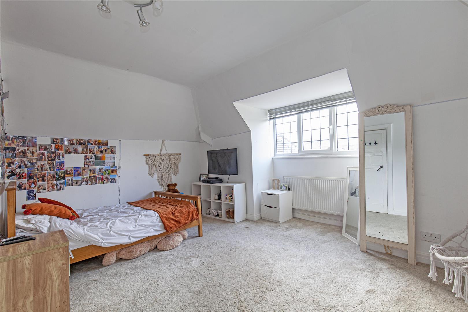 Larkrise, Saltergate Lane, Bamford, Hope Valley, S33 0BE