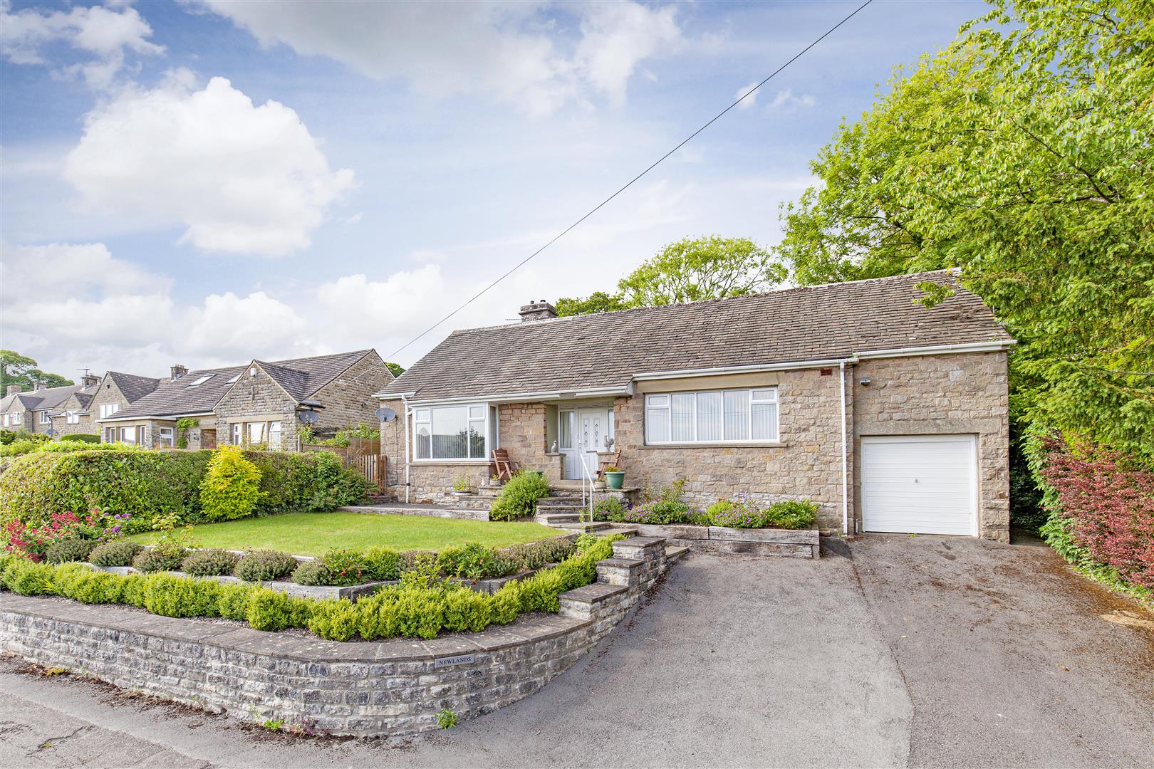Newlands, Hill Lane, Hathersage, Hope Valley, S32 1AY