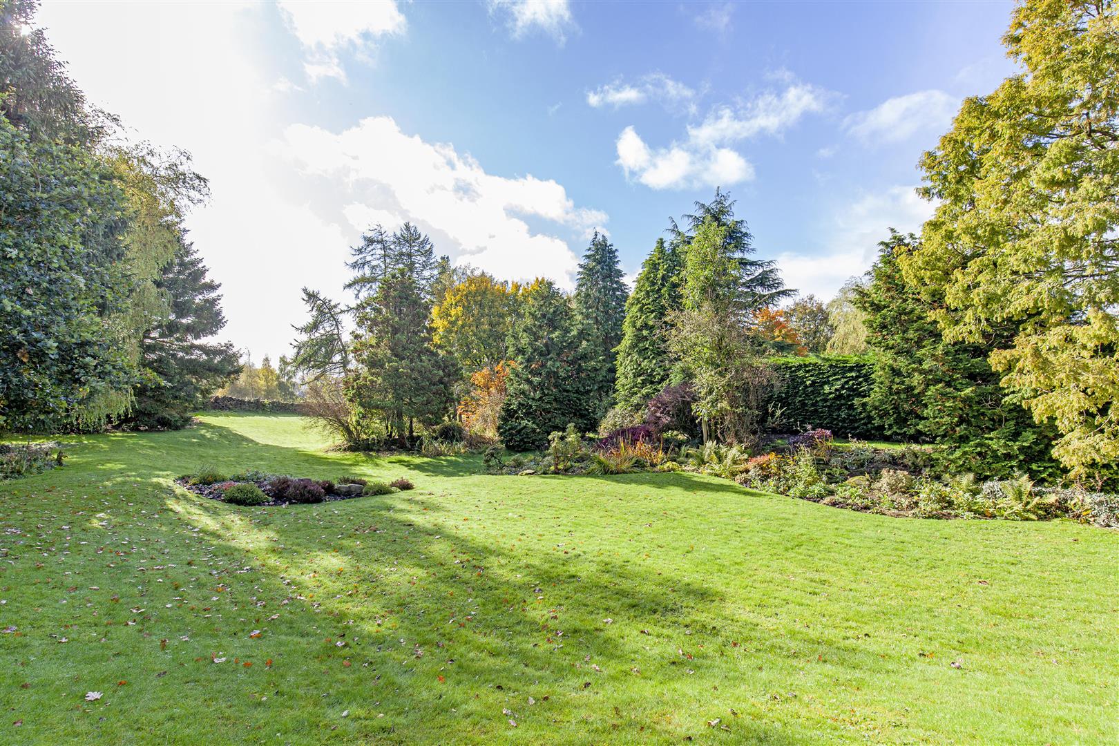 Heatherfield, Bar Road, Curbar, Hope Valley, S32 3YB