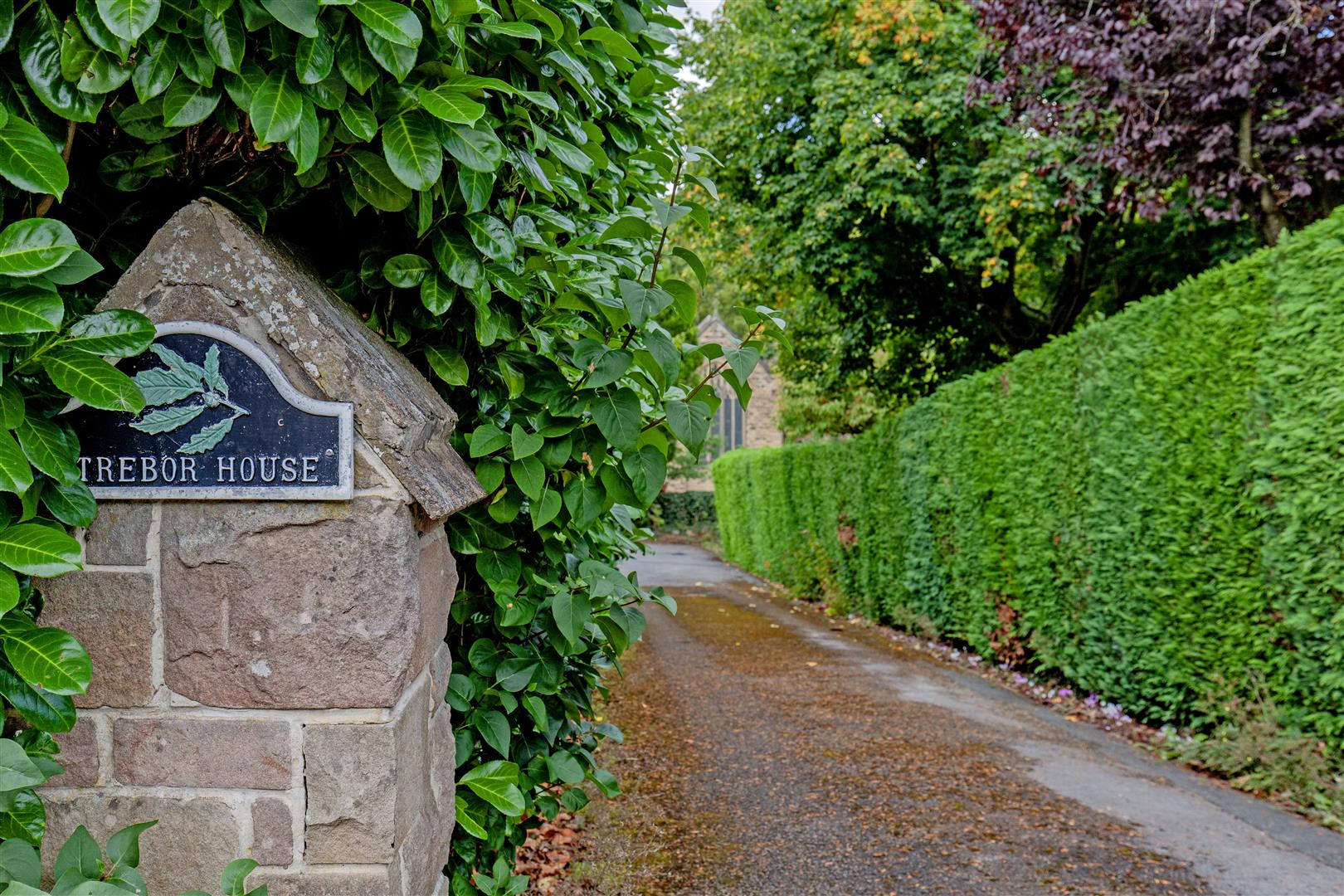 Strebor House, 4 St. Helens Croft, Grindleford, Hope Valley, S32 2JG