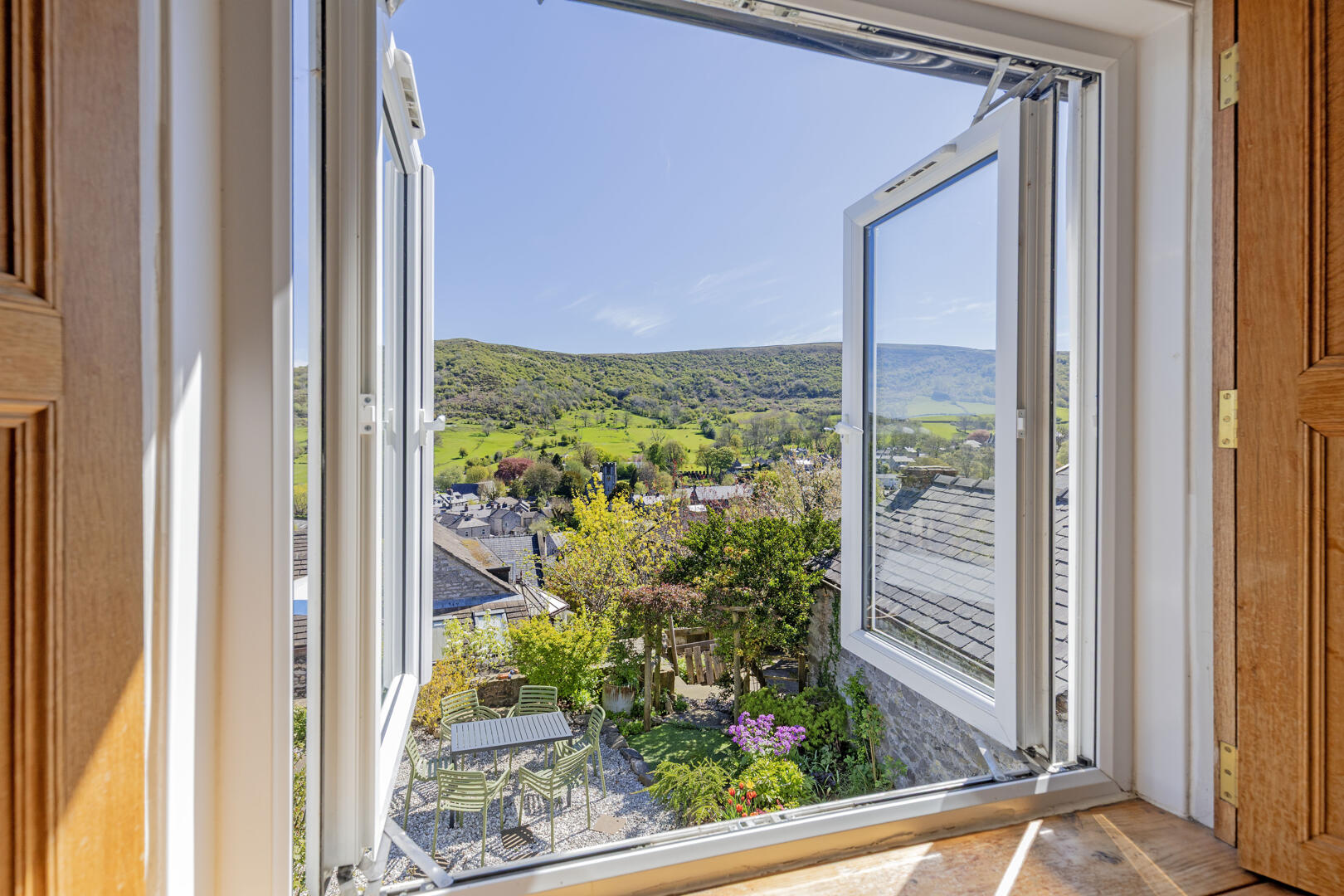 Mountain View, Far Hill, Bradwell, Hope Valley, S33 9HR