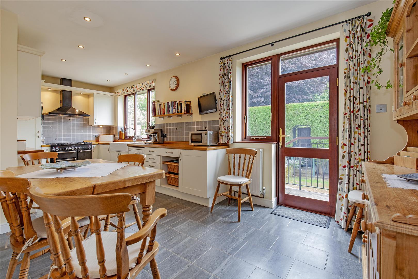 16, Lowside Close, Calver, Hope Valley, Derbyshire, S32 3WZ