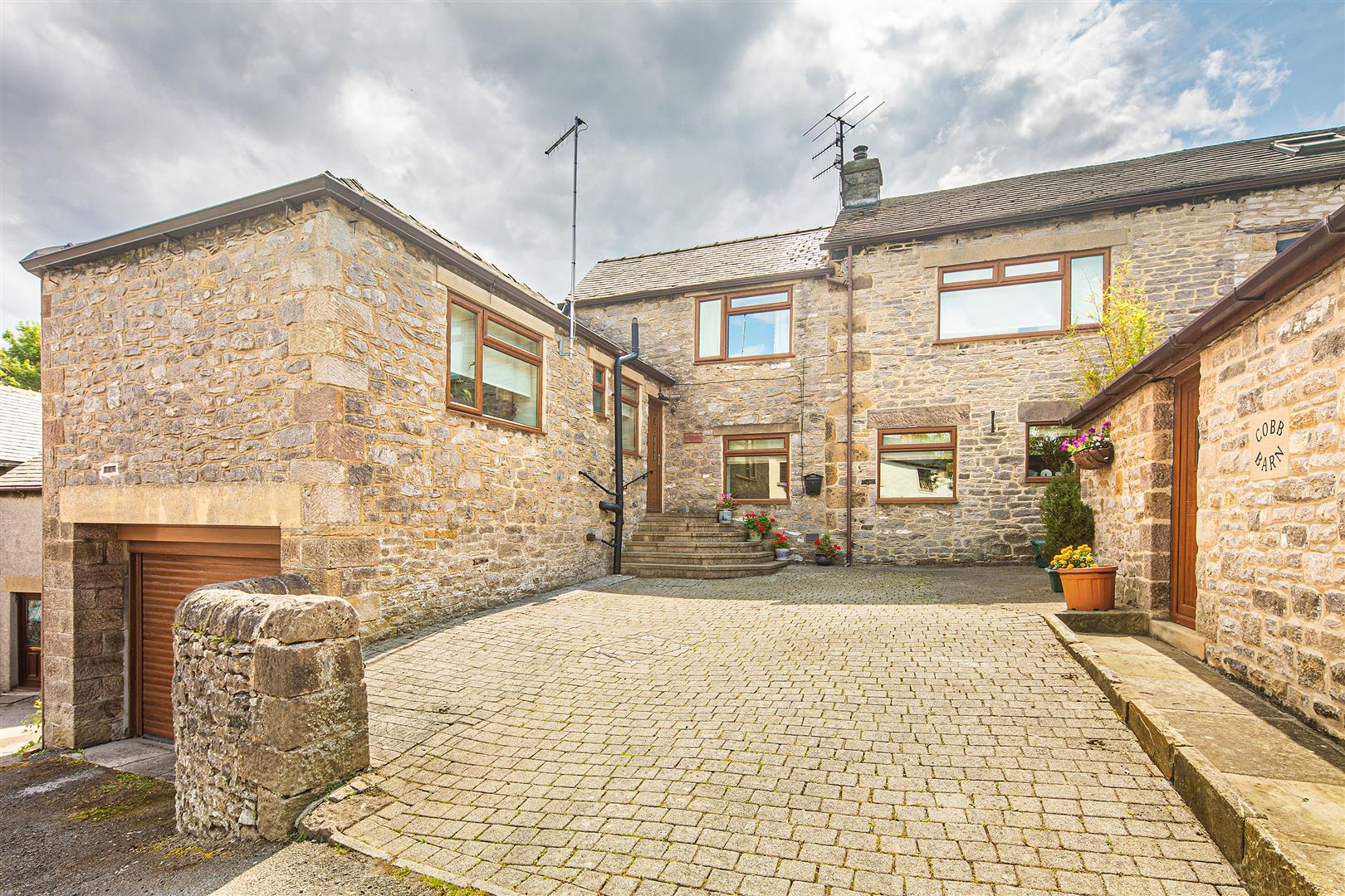 Cobb Barn, Smalldale, Bradwell, Hope Valley, S33 9JQ