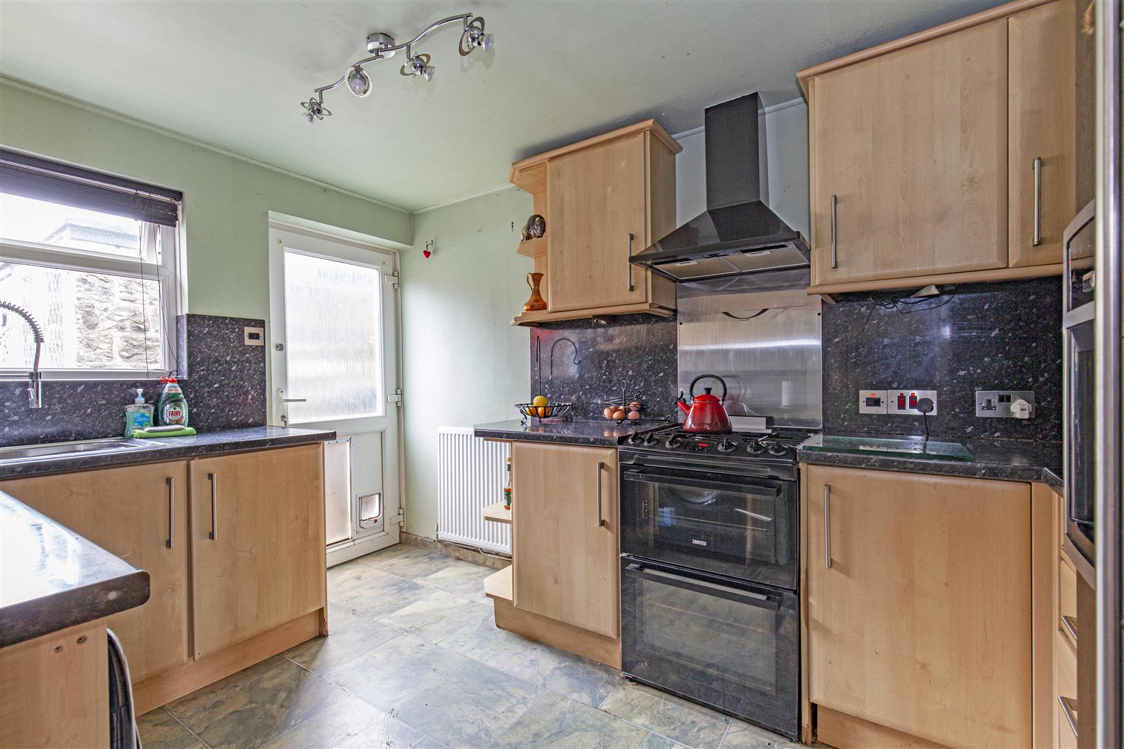 44, New Close, Eyam, Hope Valley, S32 5QX