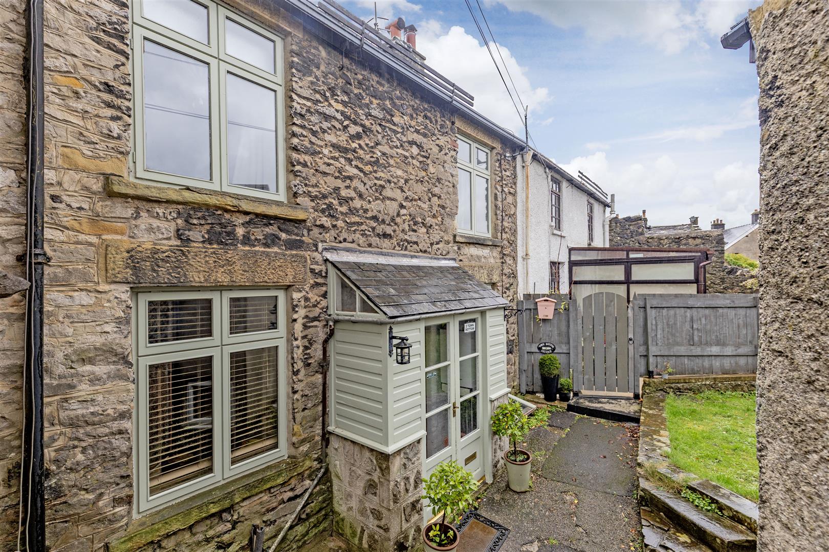 2, Town Bottom, Bradwell, Hope Valley, S33 9JU