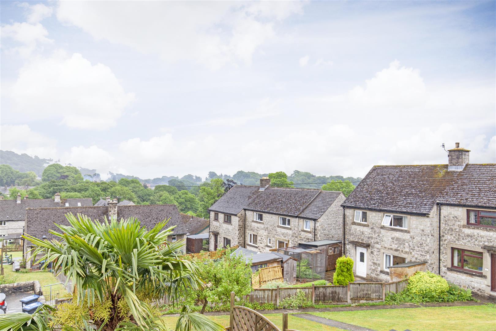 44, New Close, Eyam, Hope Valley, S32 5QX