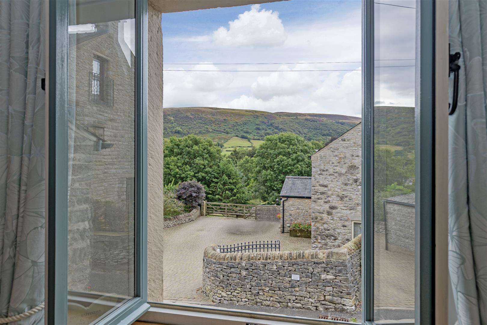 Oldfield Cottage, 56 Hill Head, Bradwell, Hope Valley, S33 9HY