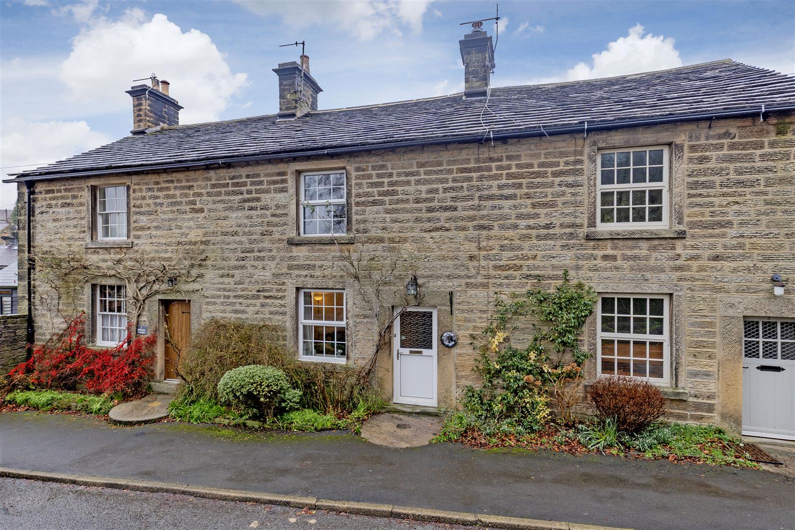 2 Millstone Cottages, The Dale, Hathersage, Hope Valley, S32 1AQ