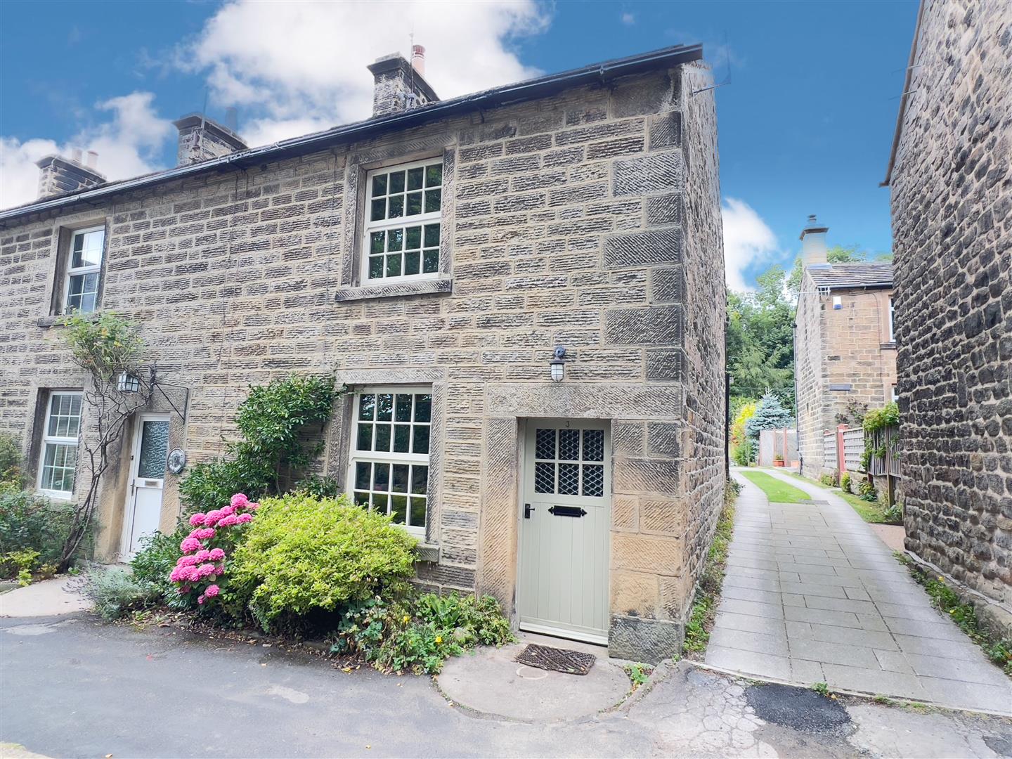 3 Millstone Cottages, The Dale, Hathersage, Hope Valley, S32 1AQ