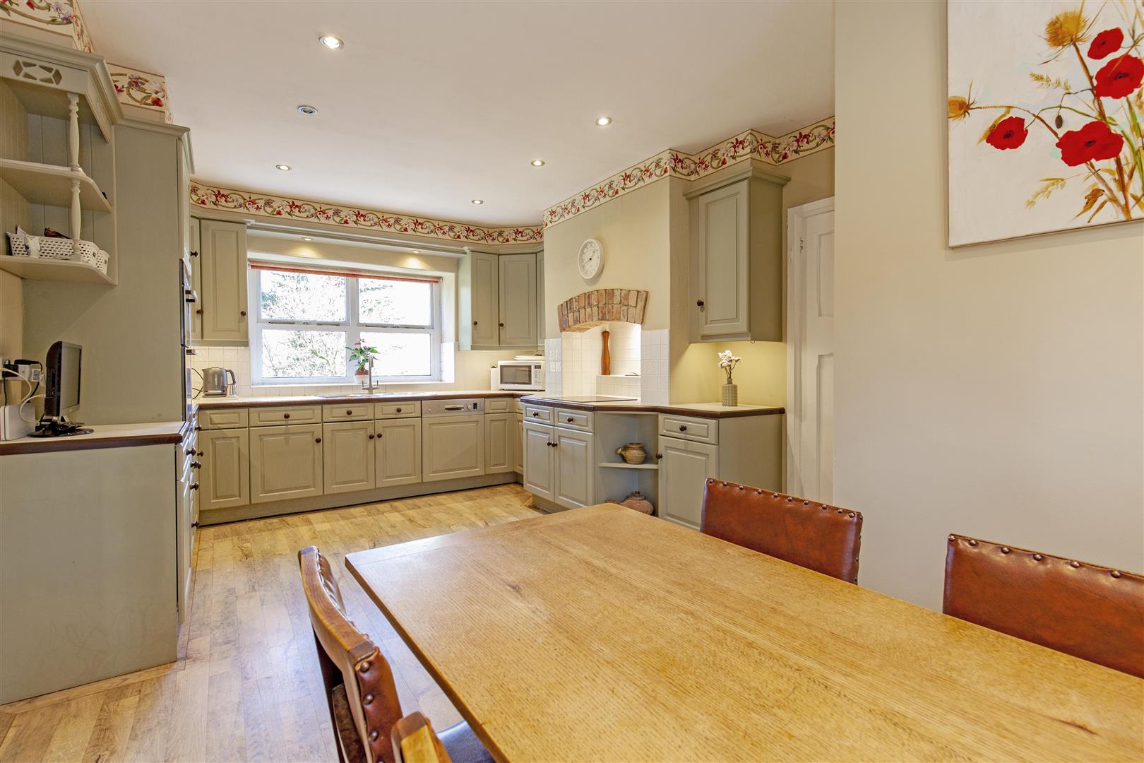 Heywood House, Main Road, Grindleford, Hope Valley, S32 2JN