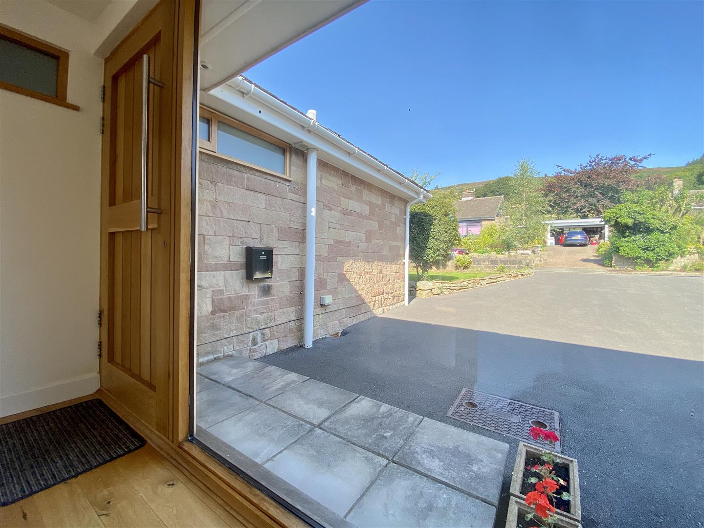 Ty Bryn, West Lees Road, Bamford, Hope Valley, S33 0BT