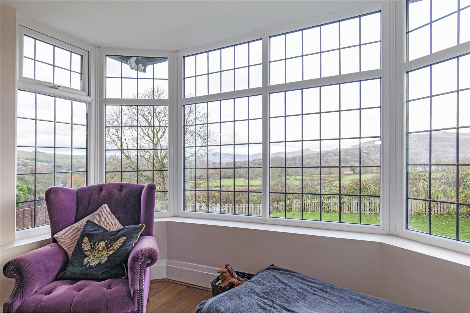 Larkrise, Saltergate Lane, Bamford, Hope Valley, S33 0BE