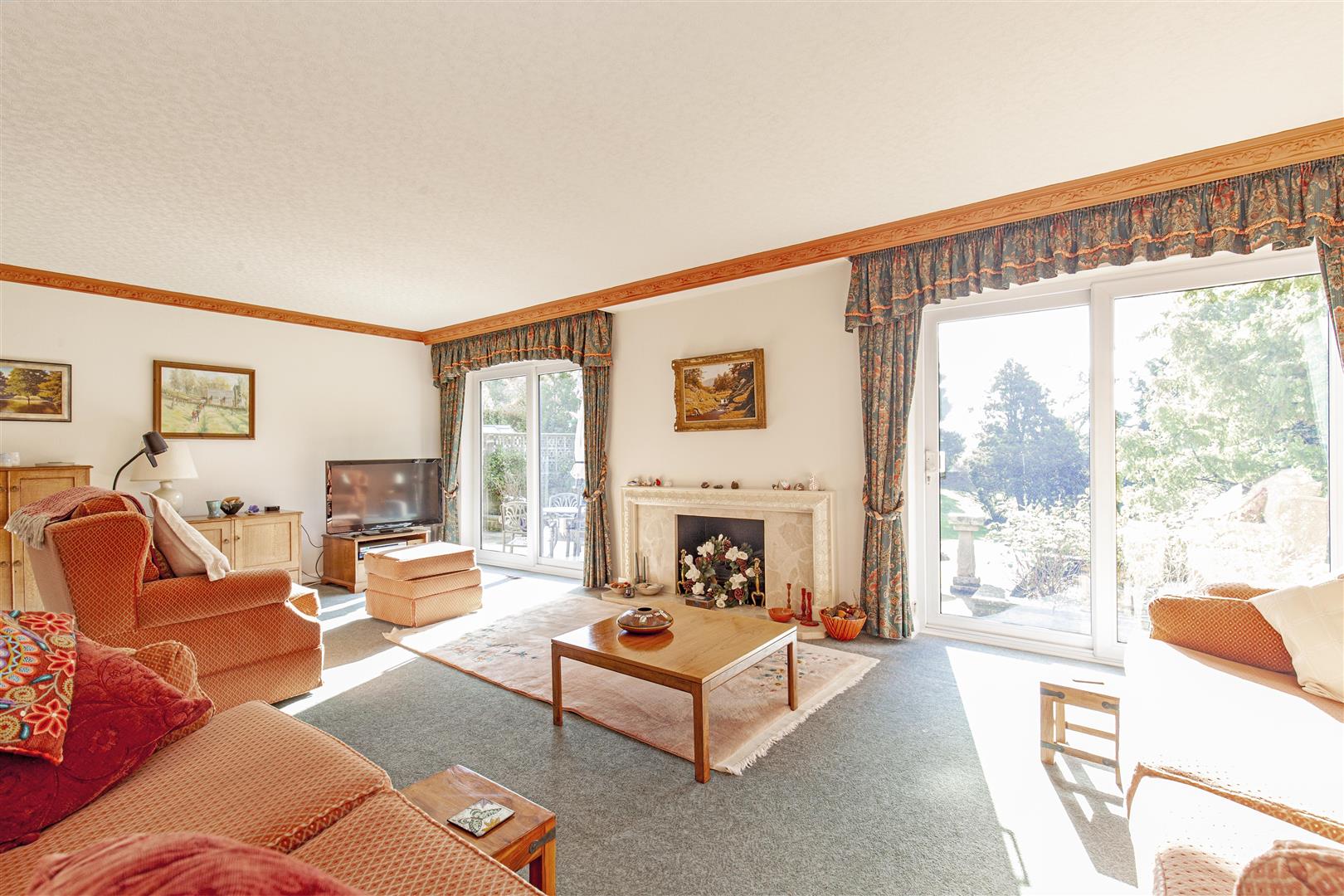 Heatherfield, Bar Road, Curbar, Hope Valley, S32 3YB