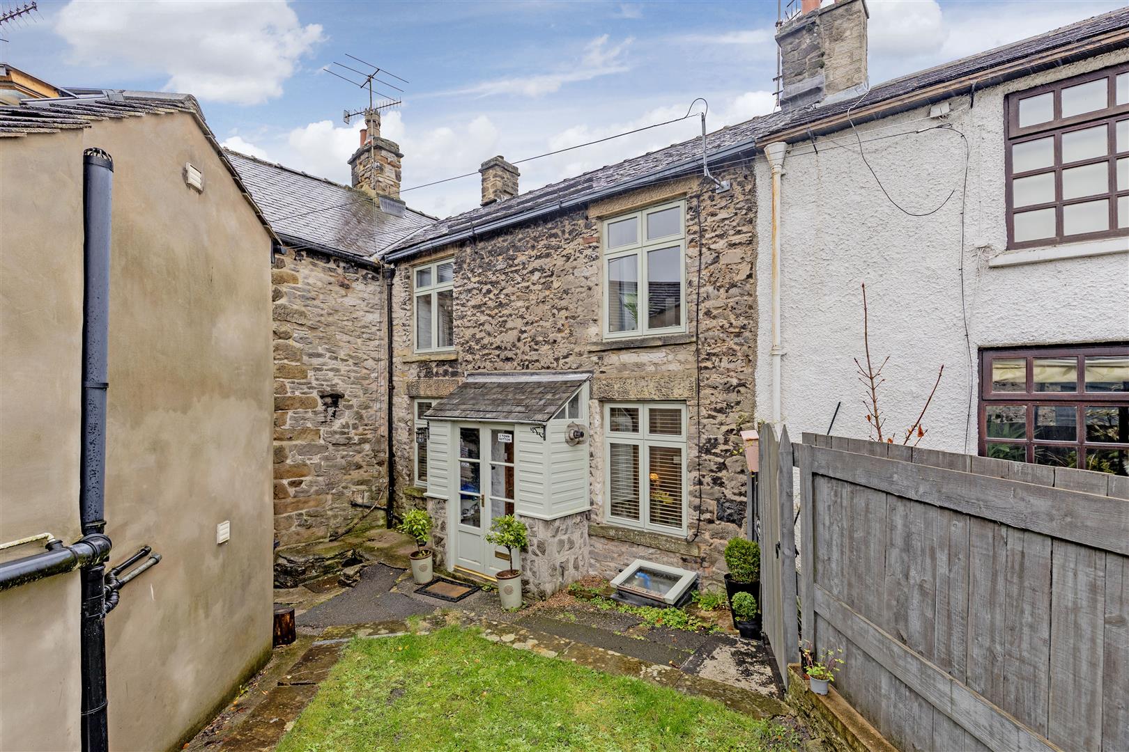 2, Town Bottom, Bradwell, Hope Valley, S33 9JU