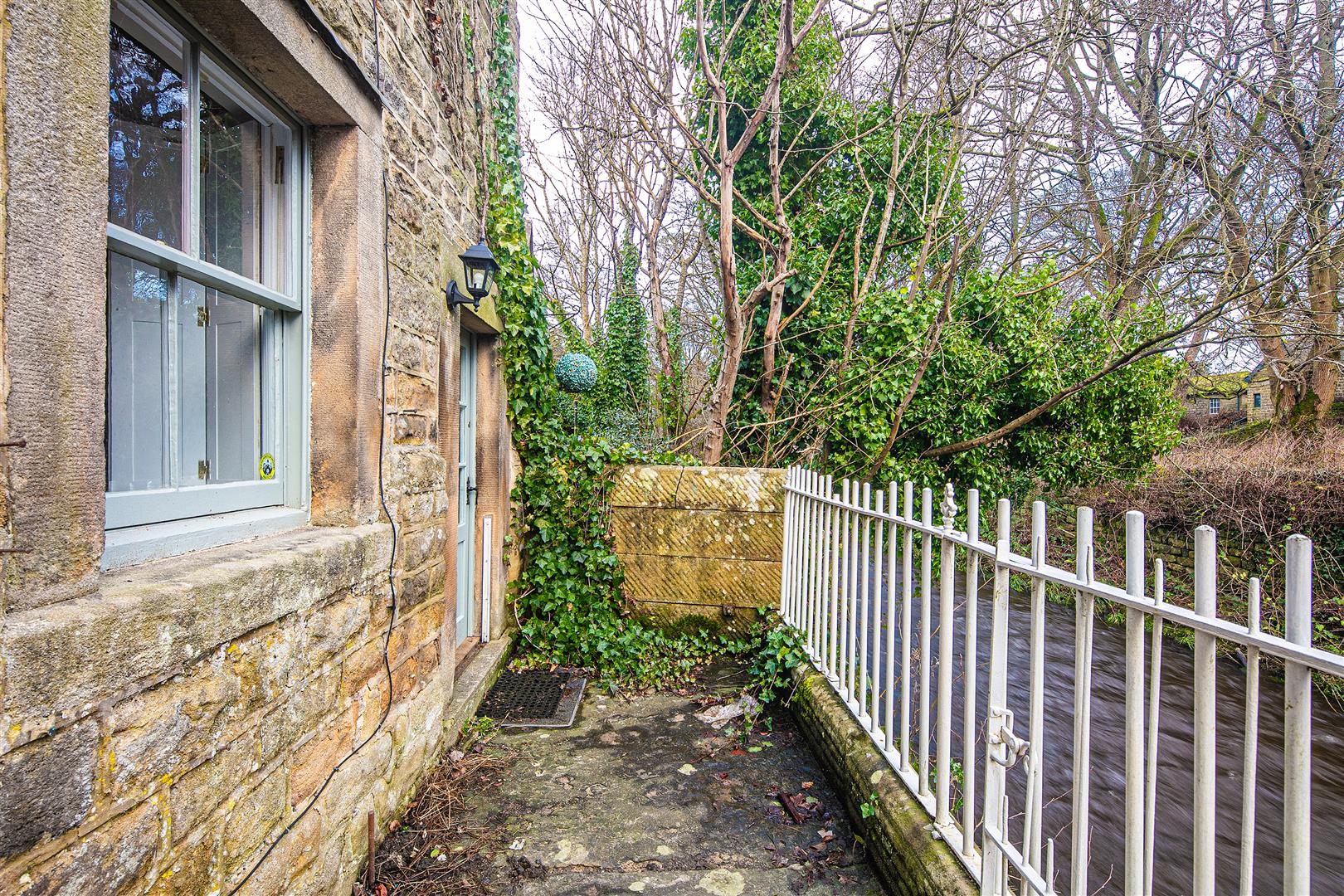 1, Brookside Cottage, Nether End, Baslow, Bakewell, DE45 1SR