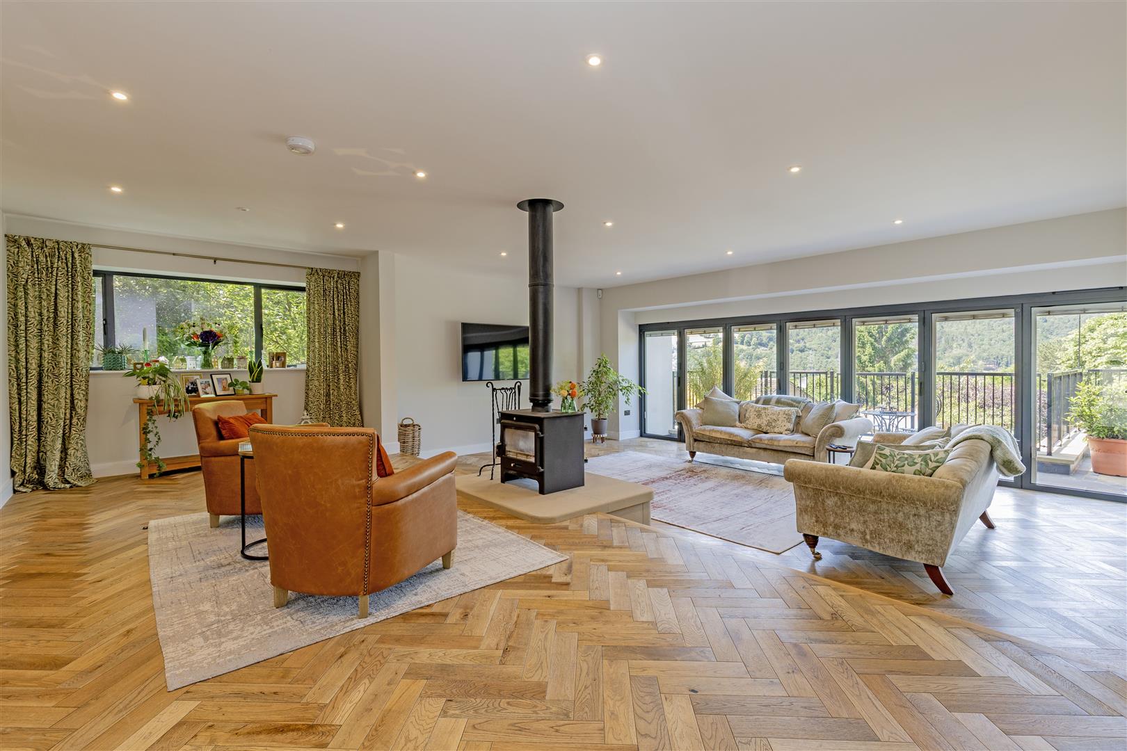Cayley Lodge, Maynard Road, Grindleford, Hope Valley, S32 2JD