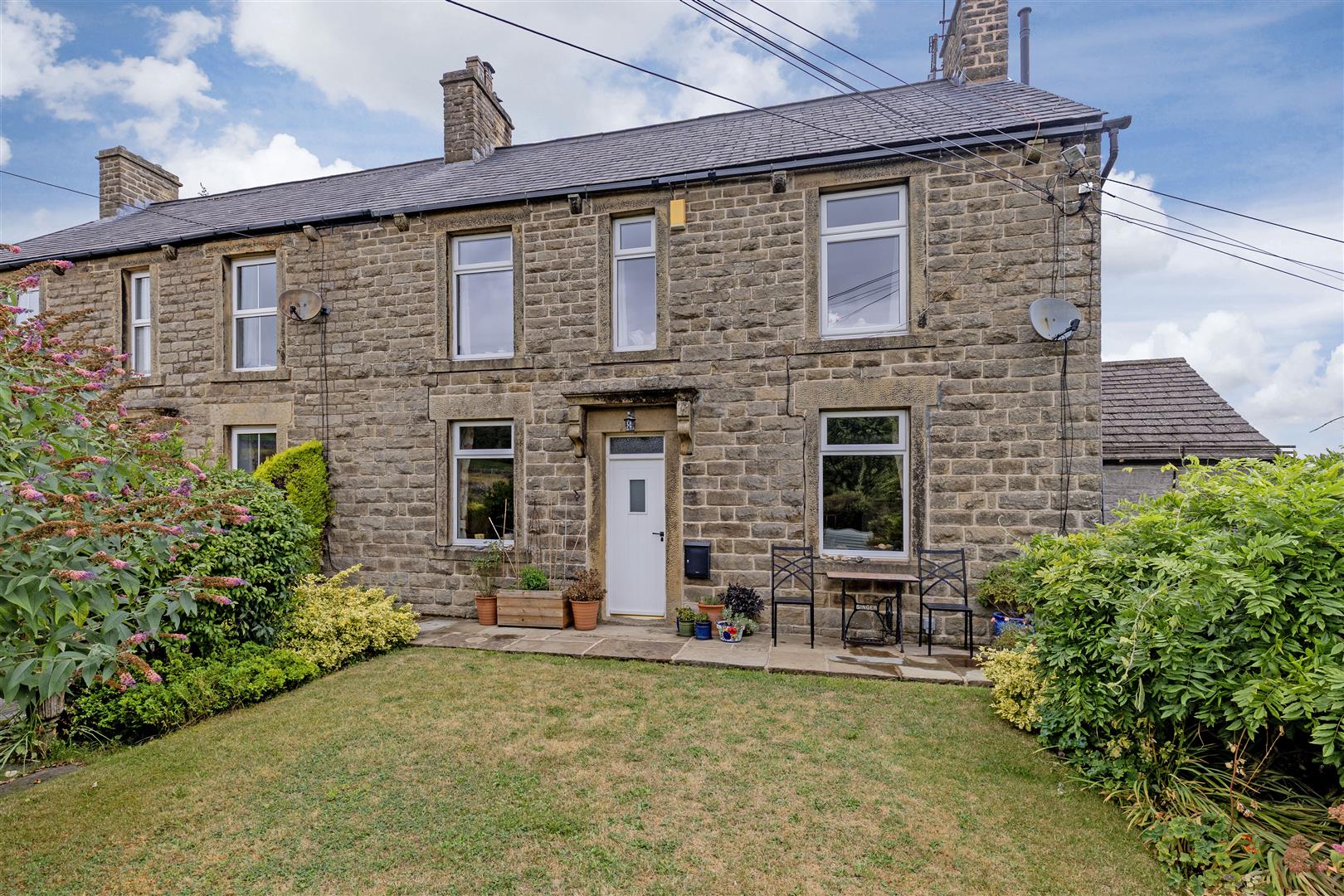 2 Cross Lane Villas, Granby Road, Bradwell, Hope Valley, S33 9GU