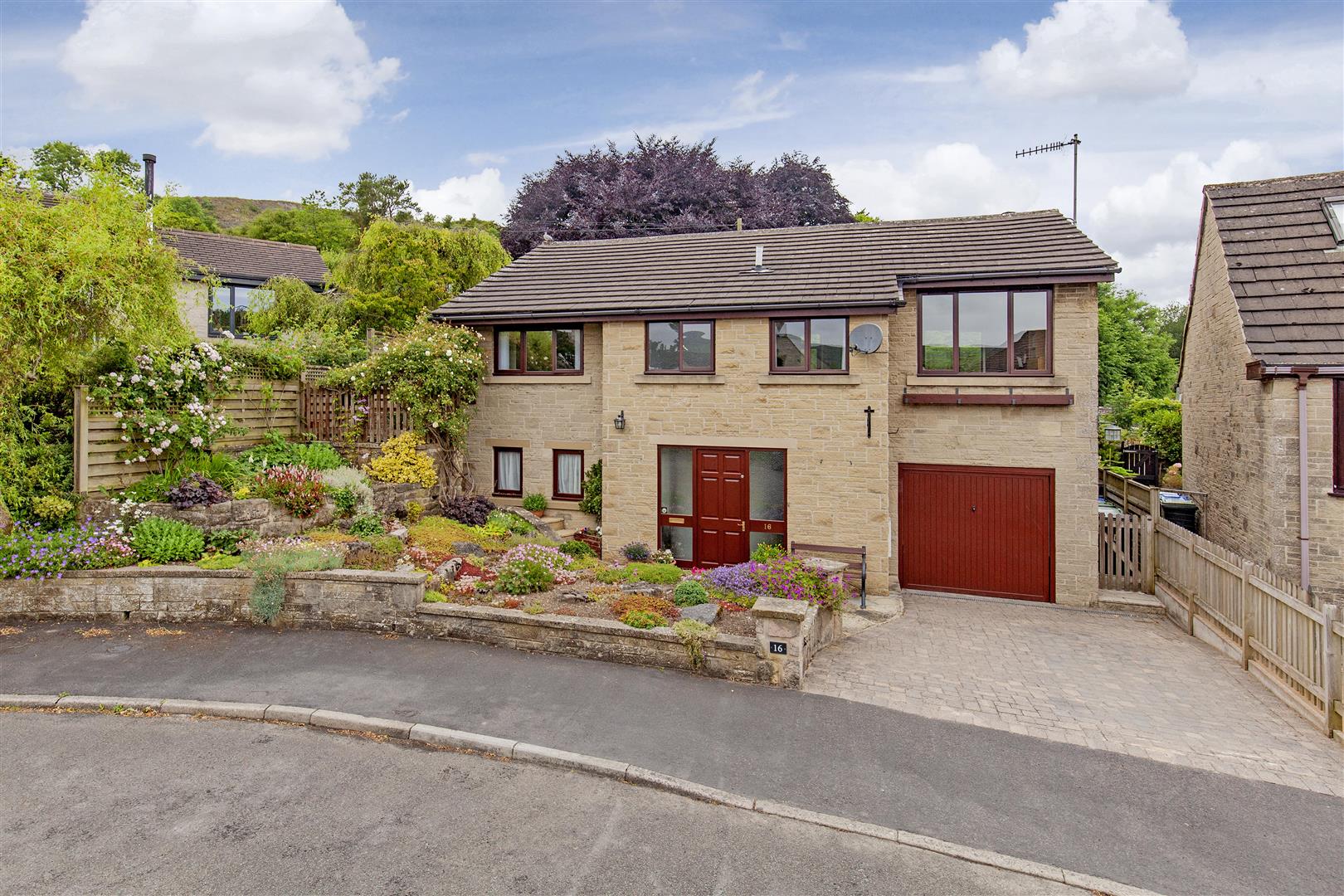16, Lowside Close, Calver, Hope Valley, Derbyshire, S32 3WZ