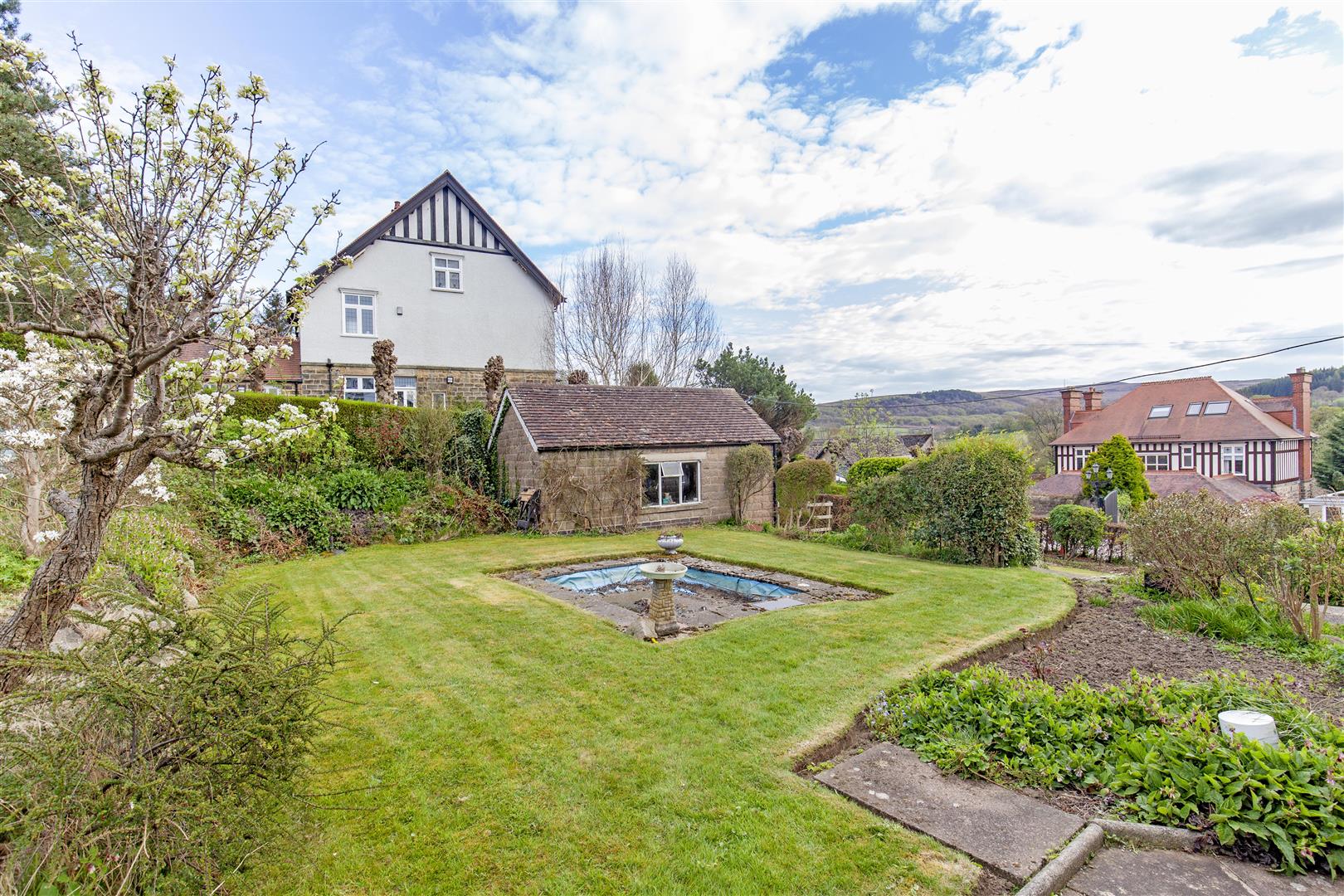 Ash Vale, Ninelands Road, Hathersage, Hope Valley, S32 1BJ
